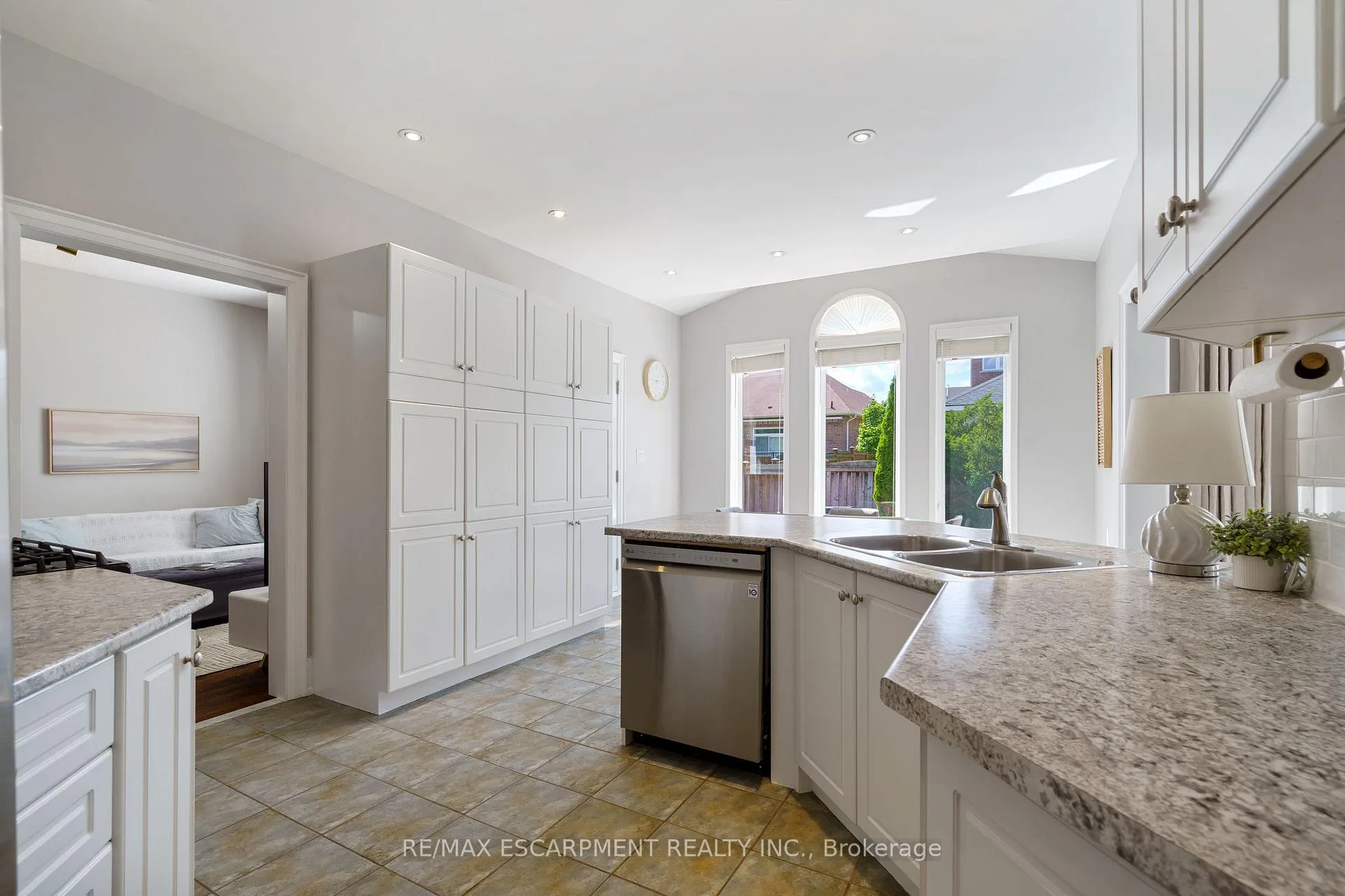 Photo 15 of 104 Davidson Boulevard, Hamilton, Dundas — HOMEH