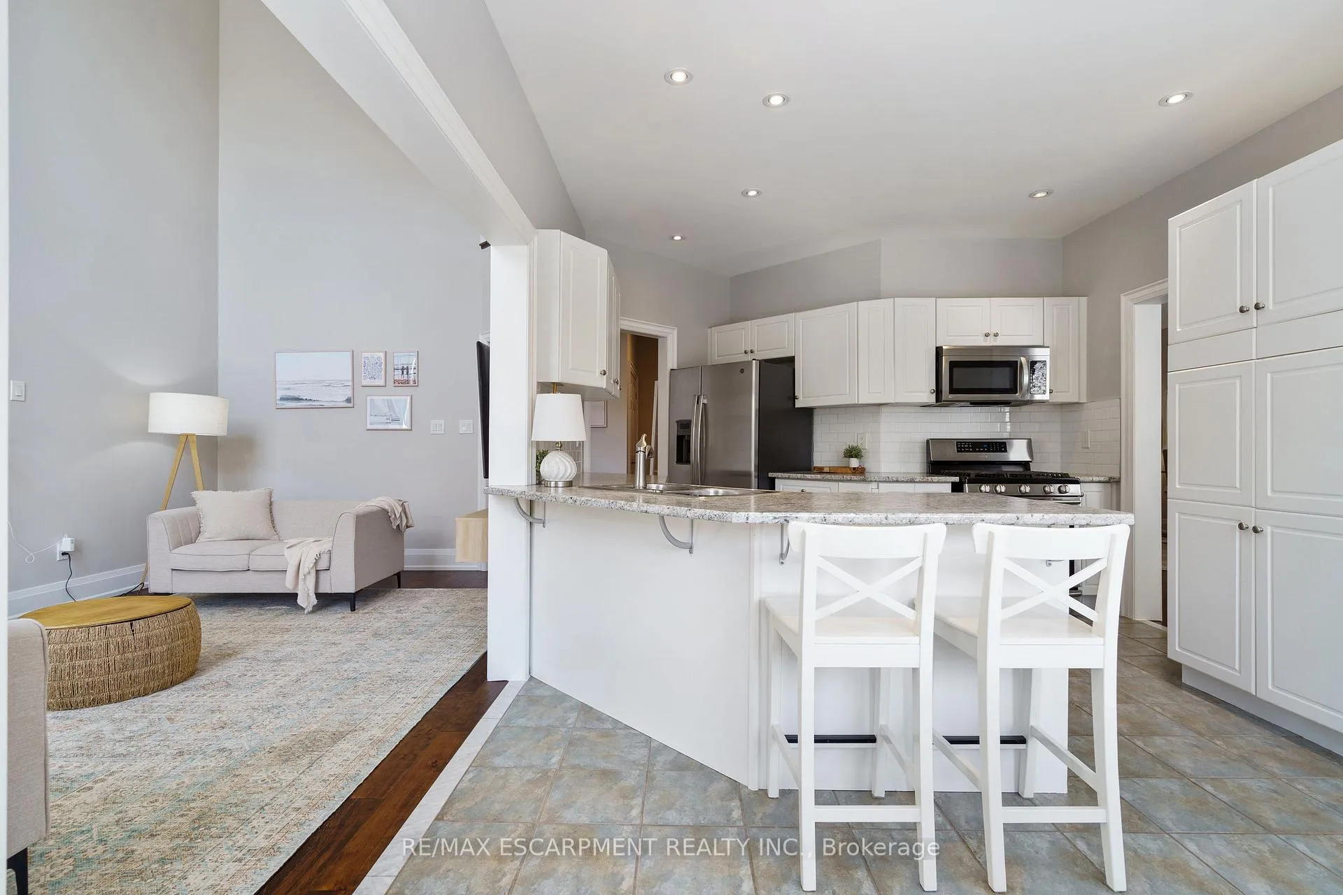Photo 16 of 104 Davidson Boulevard, Hamilton, Dundas — HOMEH