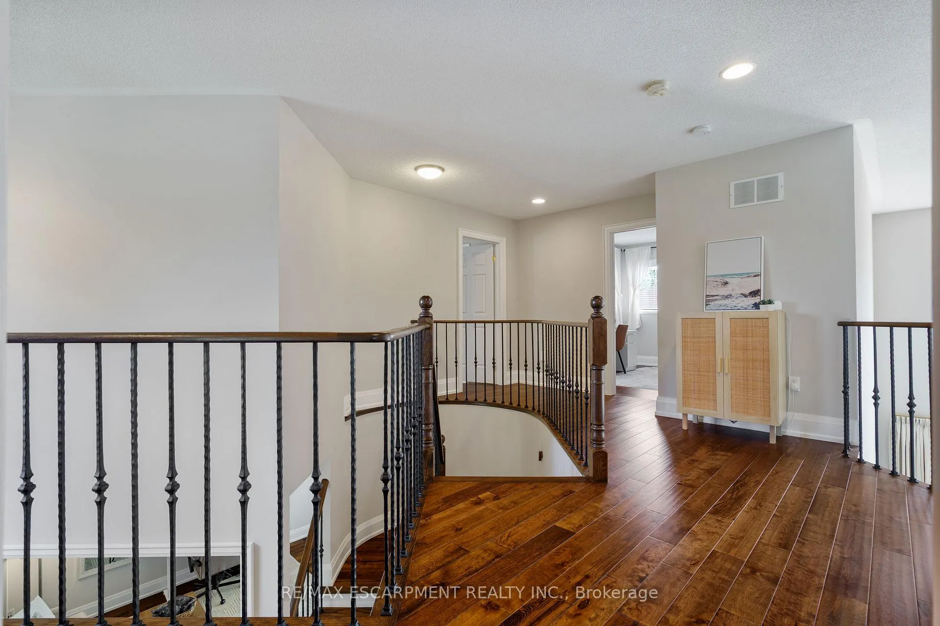 Photo 26 of 104 Davidson Boulevard, Hamilton, Dundas — HOMEH
