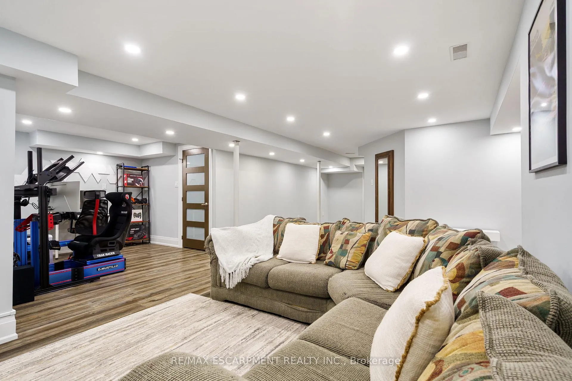 Photo 45 of 104 Davidson Boulevard, Hamilton, Dundas — HOMEH