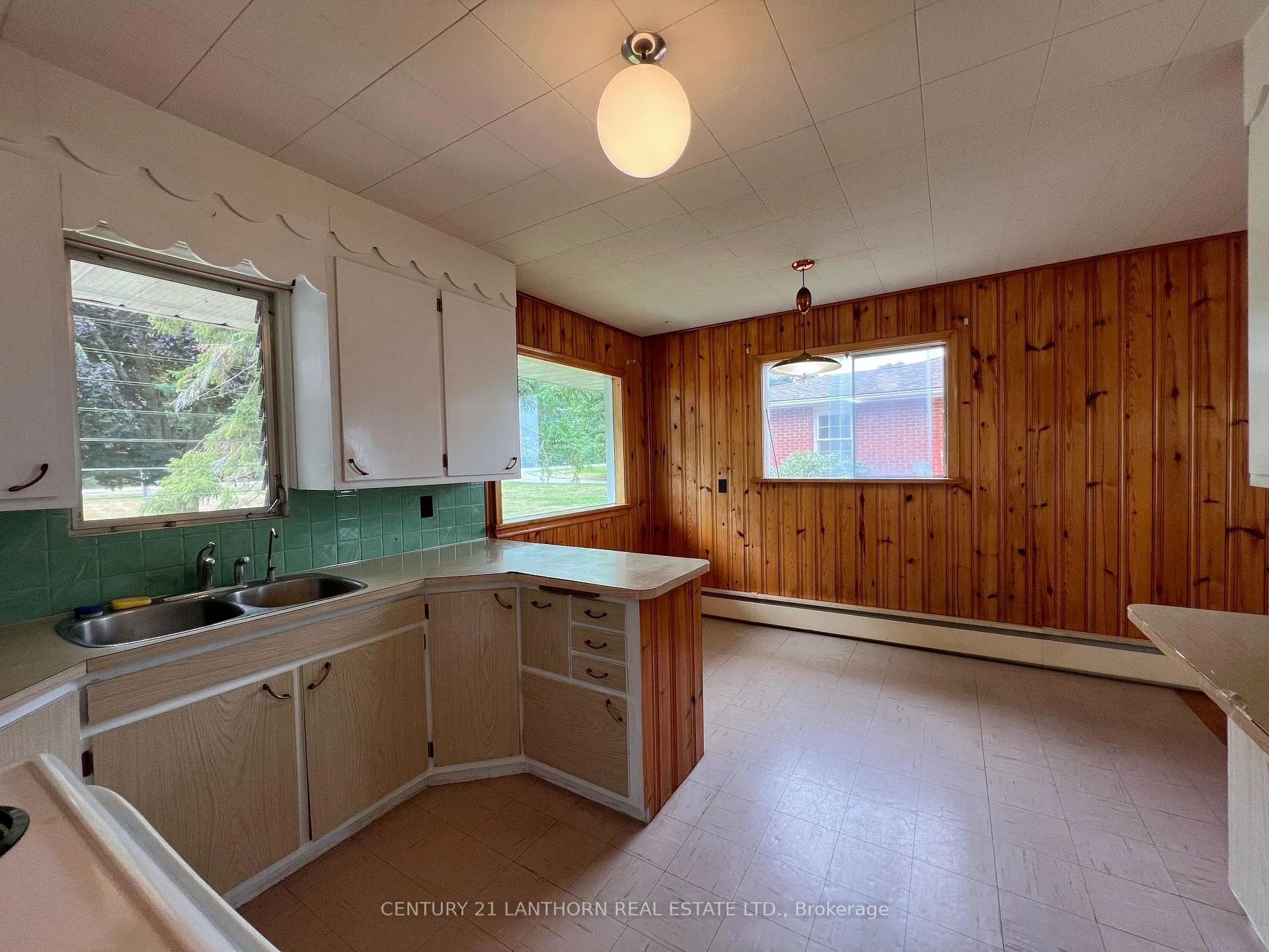 Photo 13 of 11468 Loyalist Parkway, Prince Edward County, Picton — HOMEH