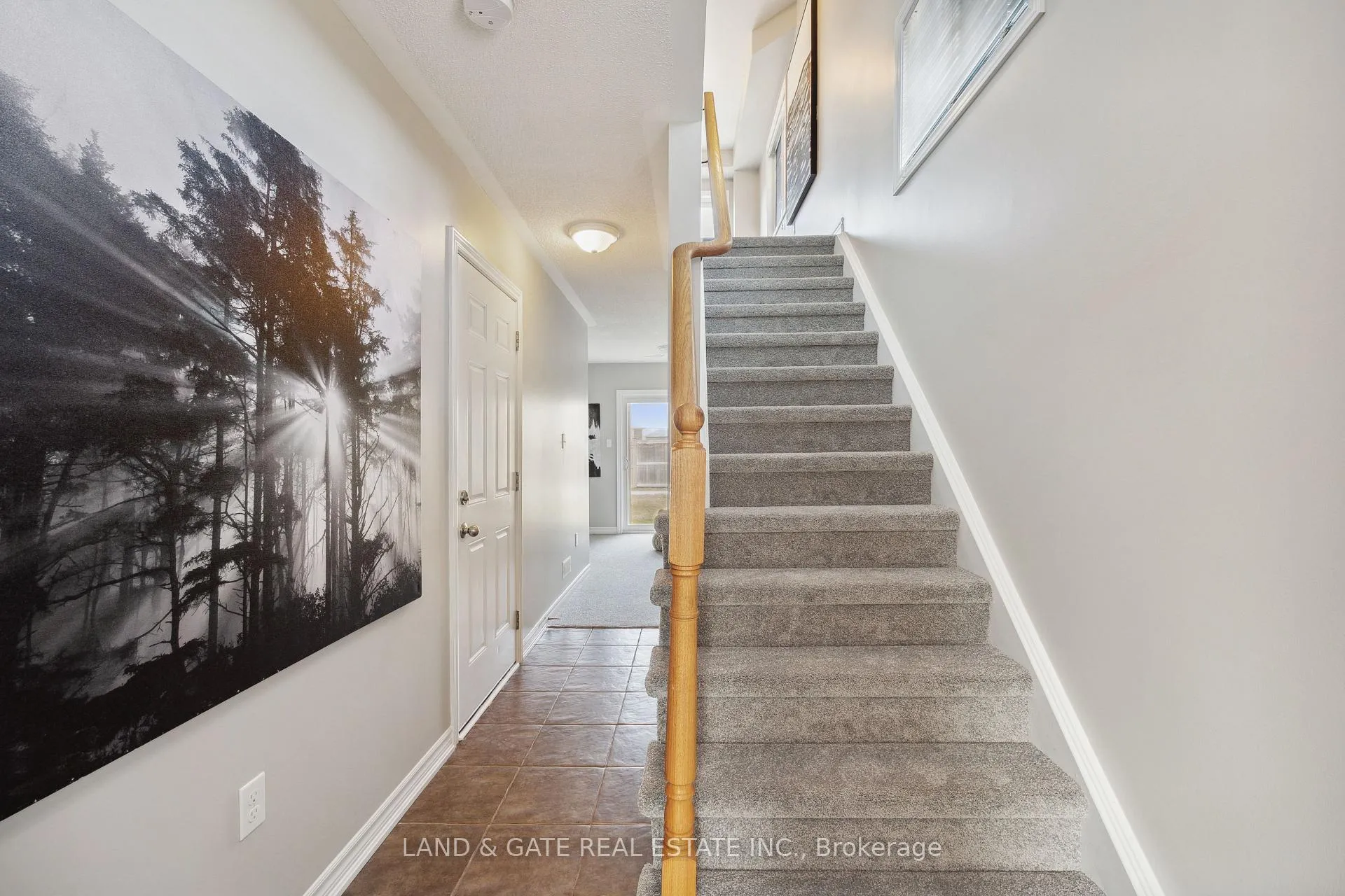 Photo 4 of 16 Katerson Lane, Clarington, Courtice — HOMEH