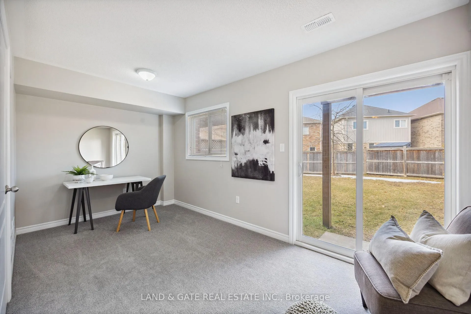 Photo 5 of 16 Katerson Lane, Clarington, Courtice — HOMEH