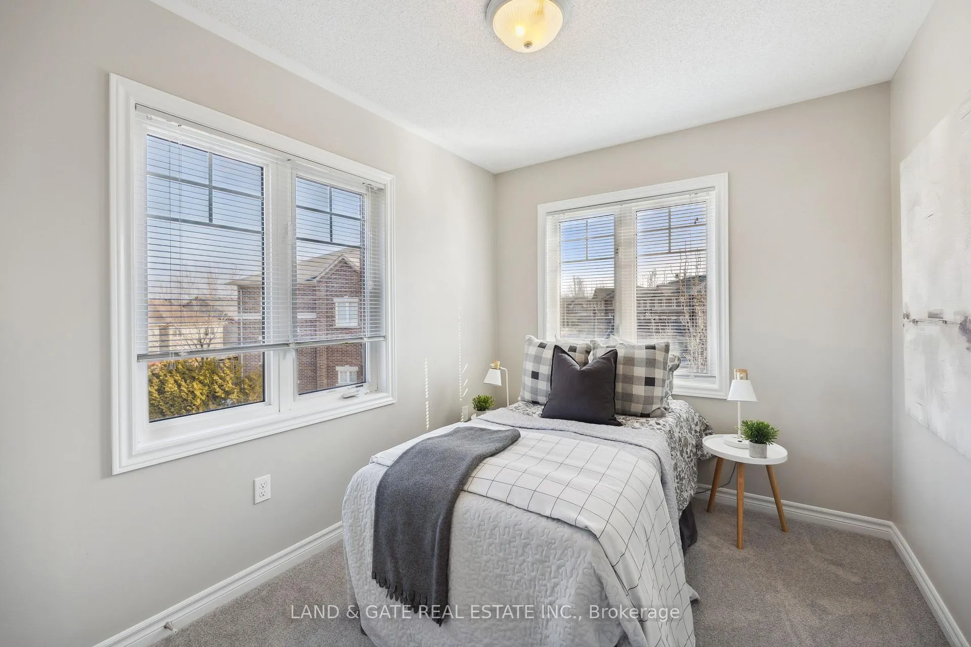 Photo 17 of 16 Katerson Lane, Clarington, Courtice — HOMEH