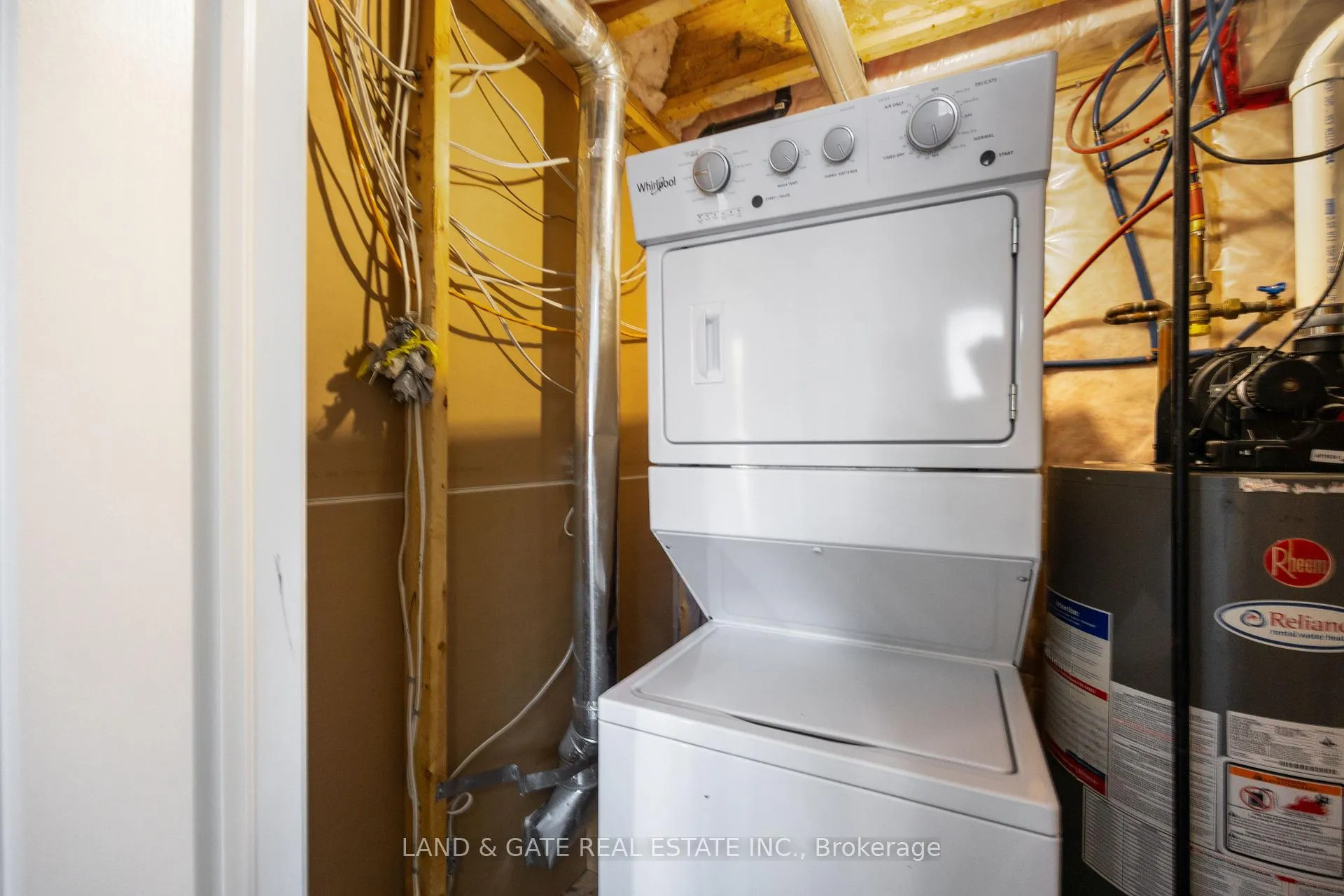 Photo 19 of 16 Katerson Lane, Clarington, Courtice — HOMEH