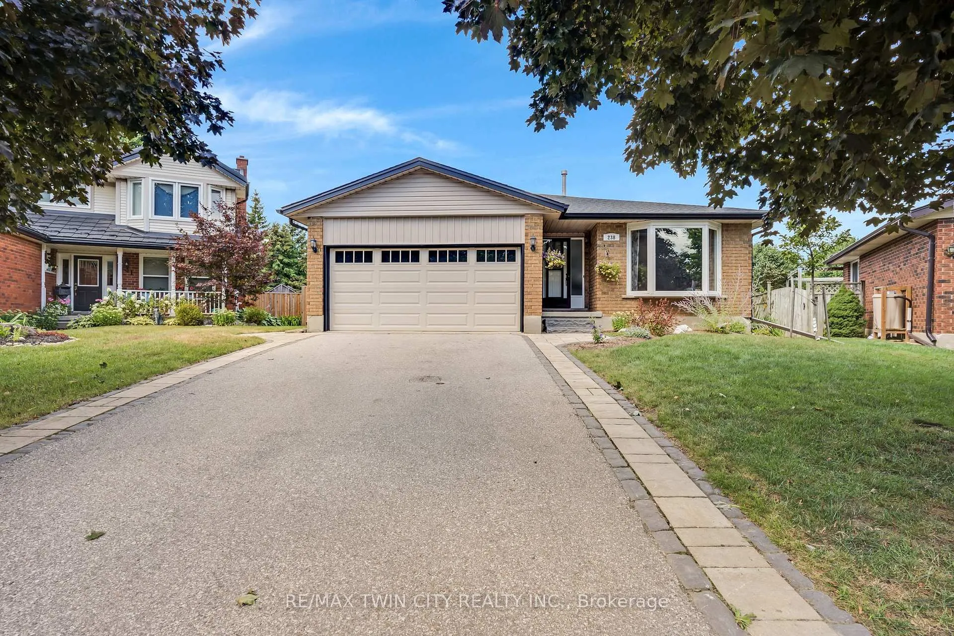Photo 2 of 238 Westview Court, Kitchener — HOMEH