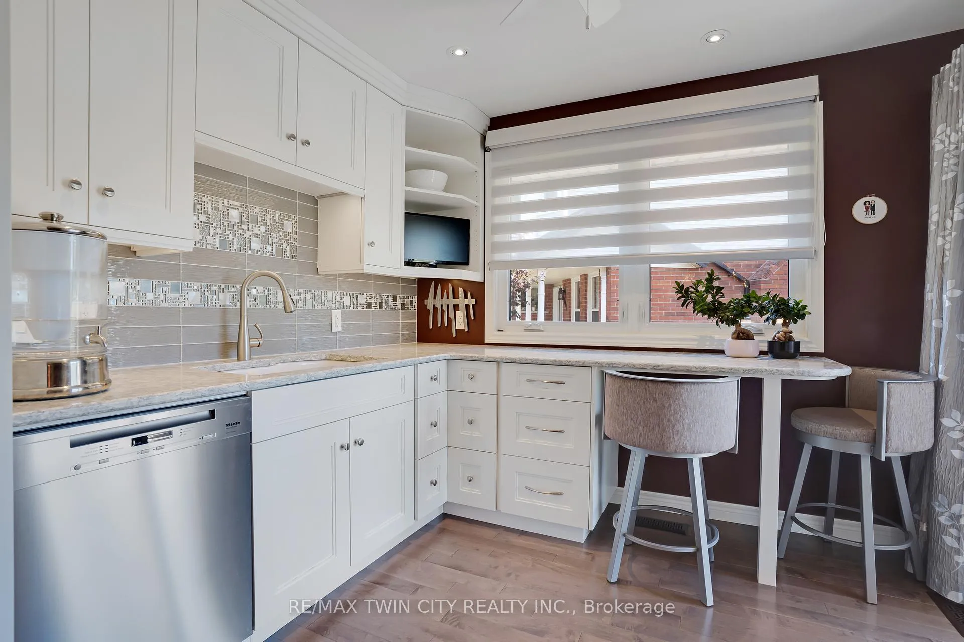 Photo 14 of 238 Westview Court, Kitchener — HOMEH