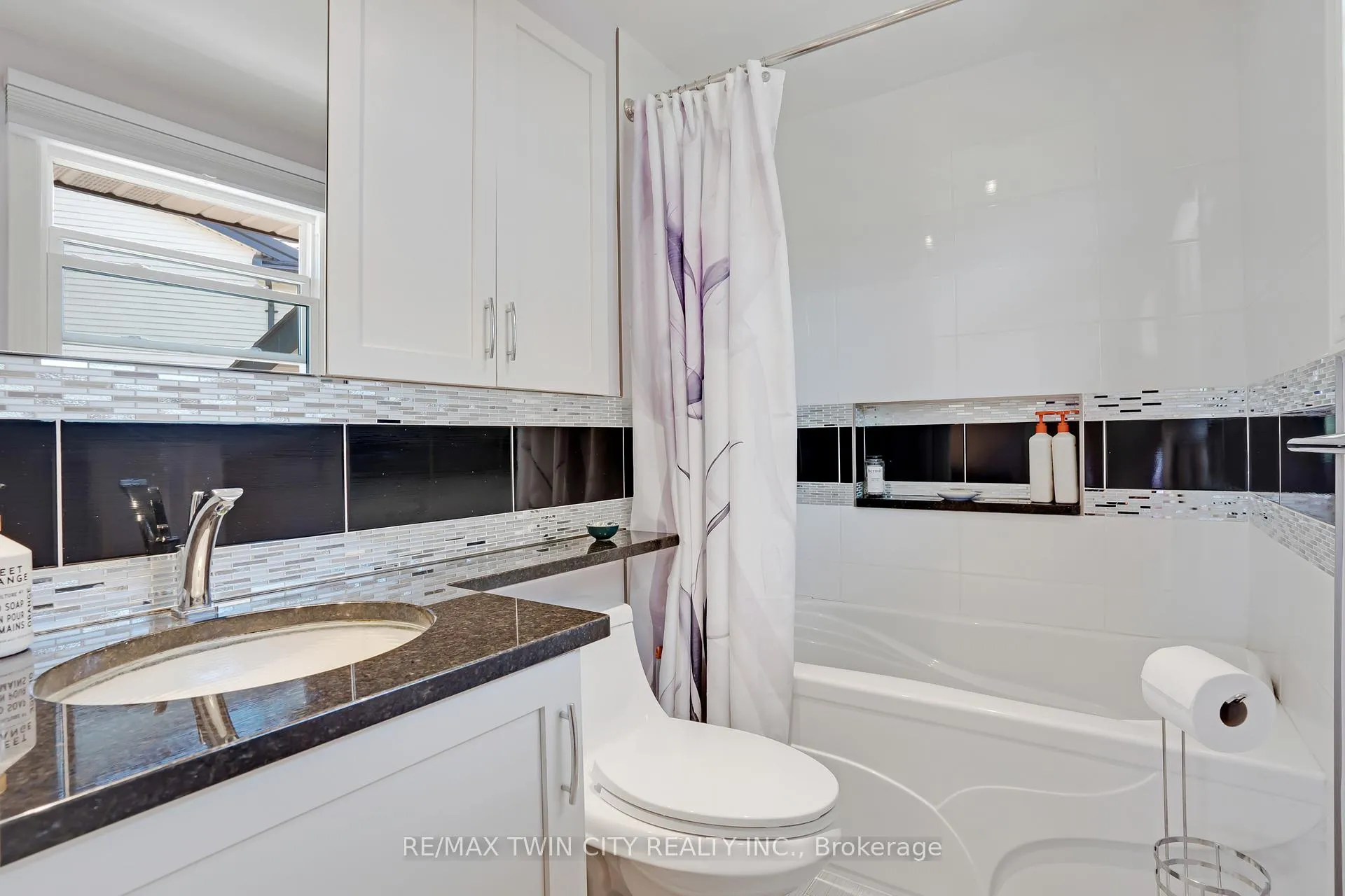 Photo 21 of 238 Westview Court, Kitchener — HOMEH