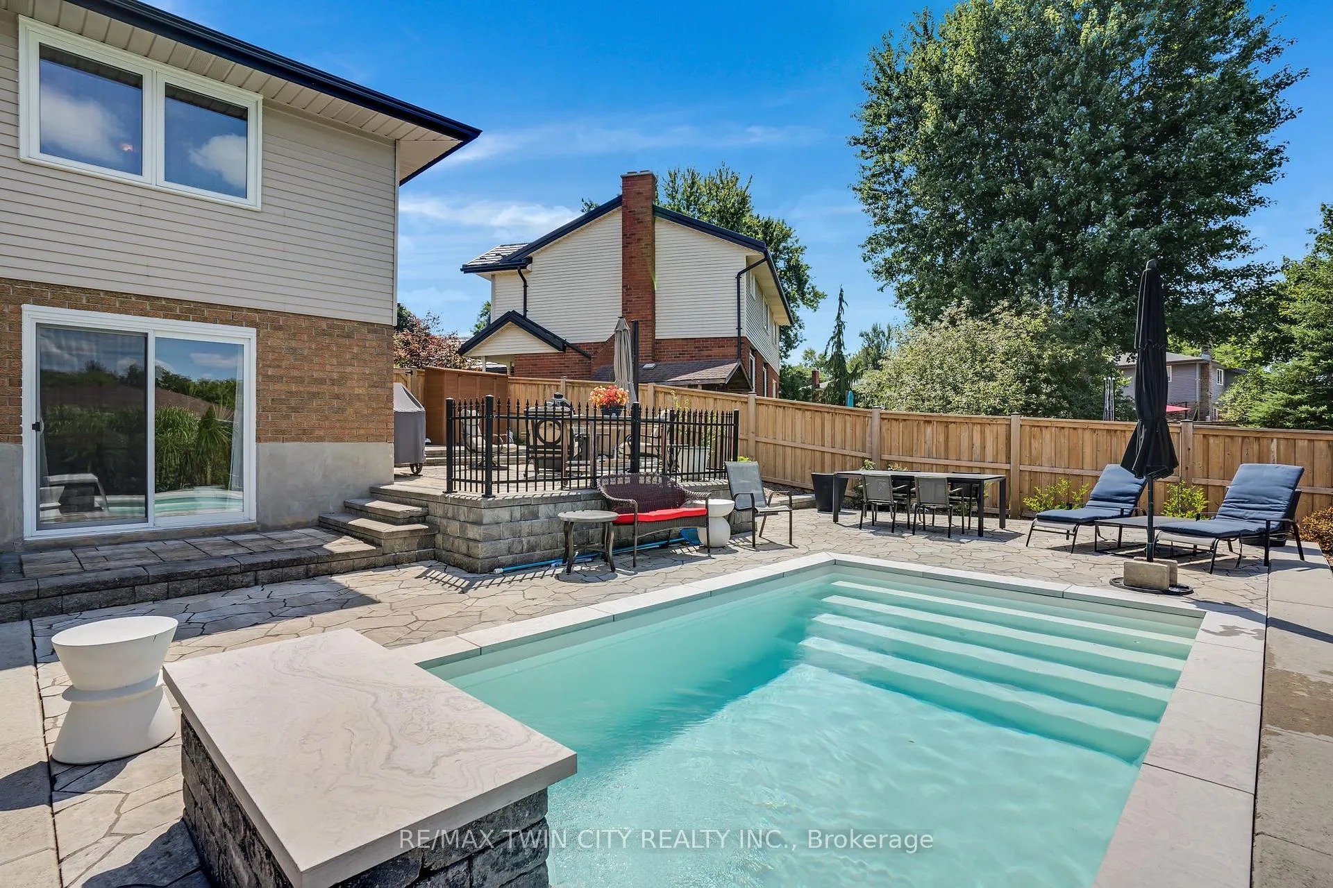Photo 31 of 238 Westview Court, Kitchener — HOMEH