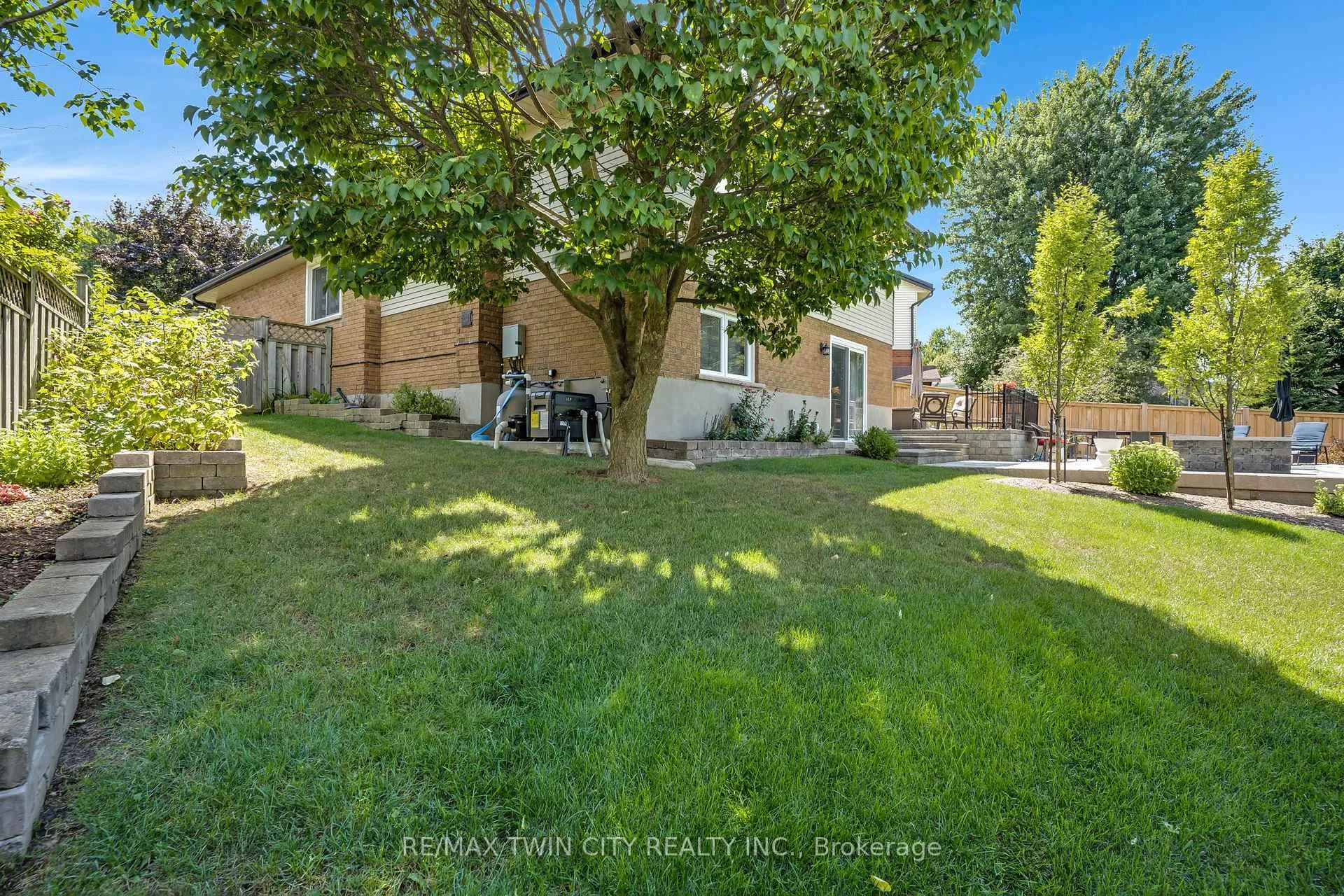 Photo 32 of 238 Westview Court, Kitchener — HOMEH