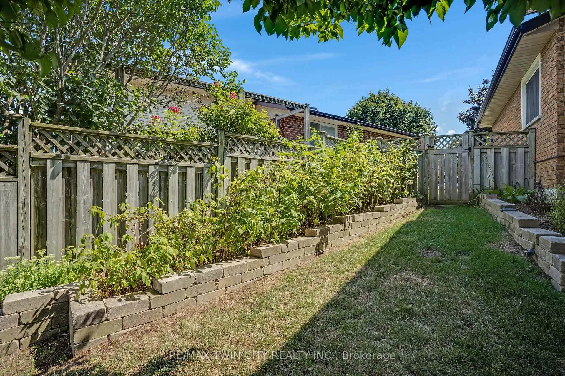 Photo 33 of 238 Westview Court, Kitchener — HOMEH
