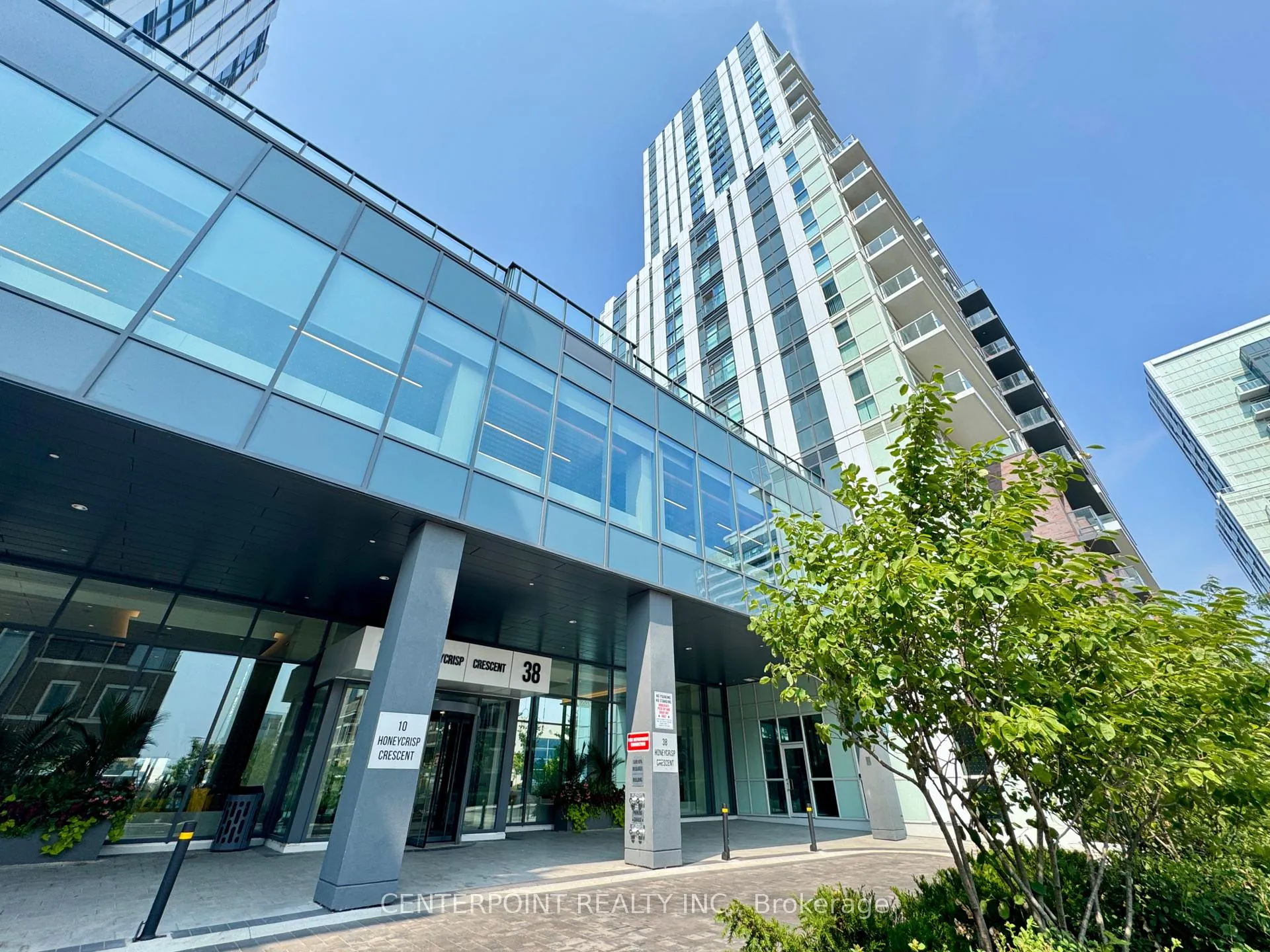 Front of Unit 1910, 38 Honeycrisp Crescent