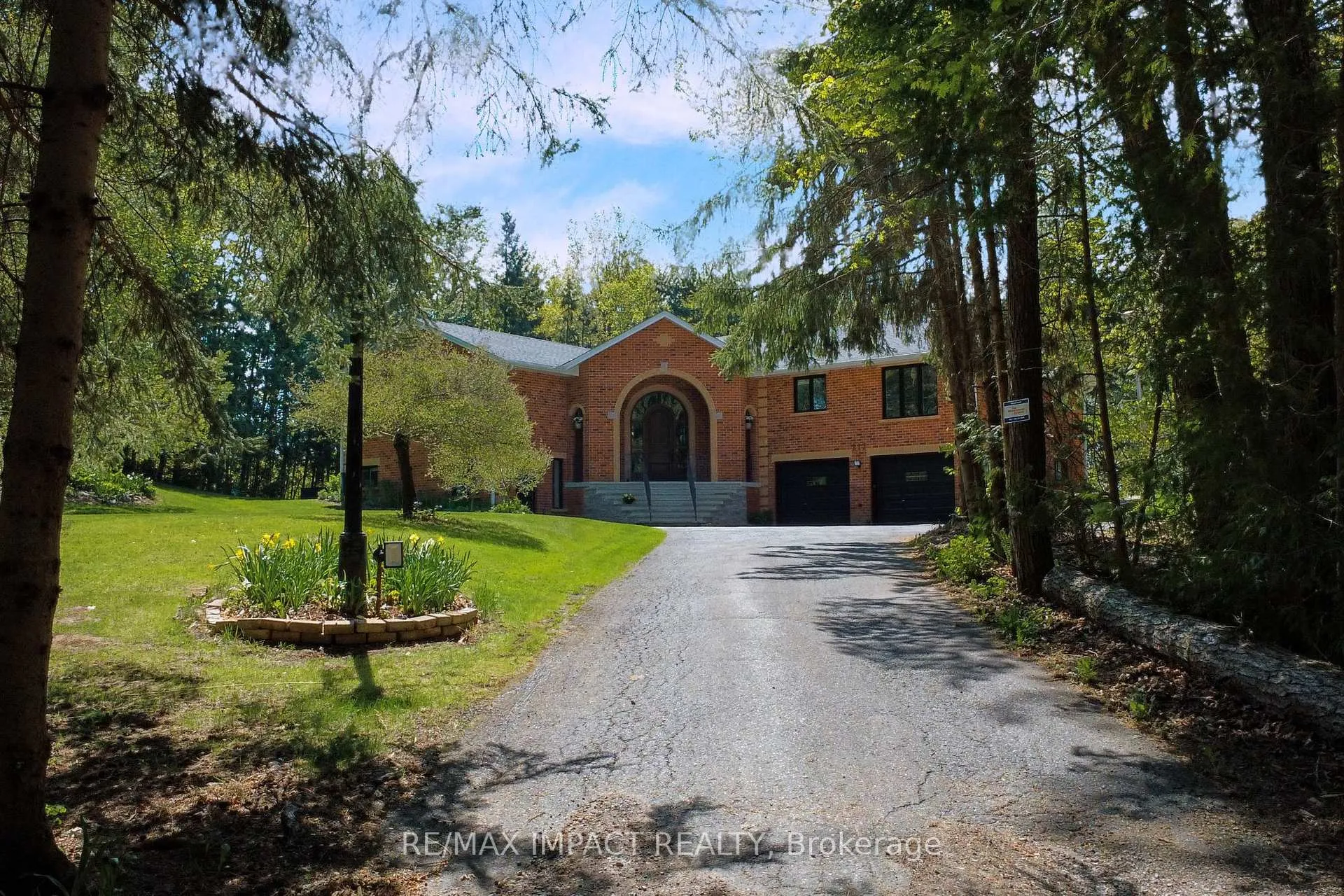 Photo 1 of 215 Raglan Road W, Oshawa, Rural Oshawa — HOMEH