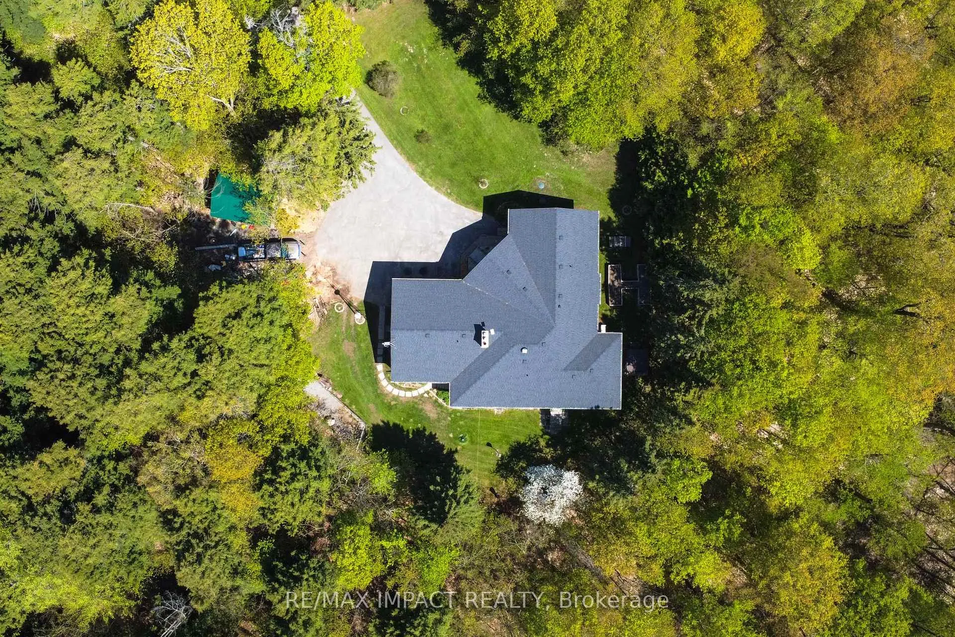 Photo 3 of 215 Raglan Road W, Oshawa, Rural Oshawa — HOMEH