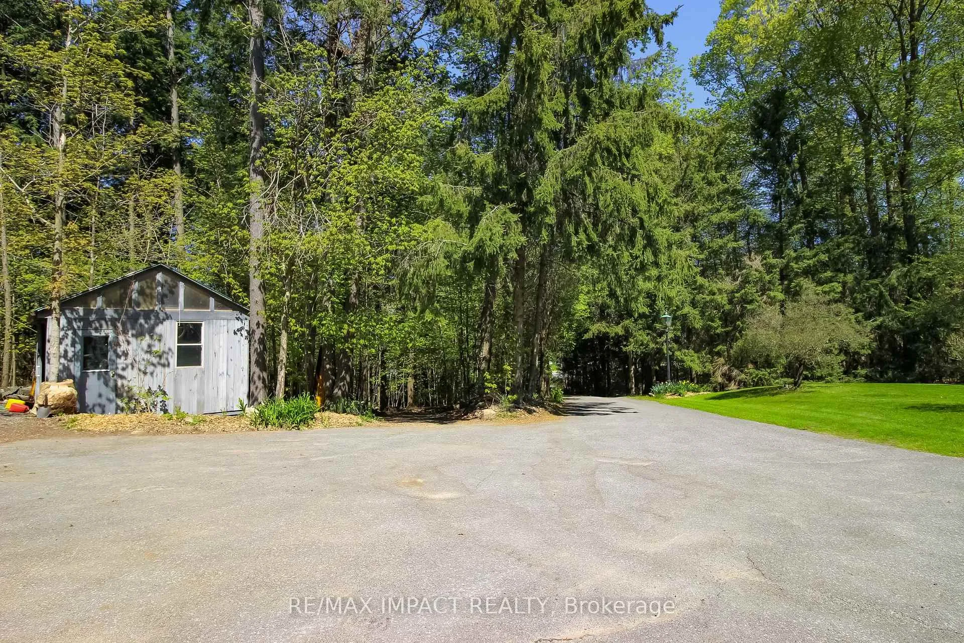 Photo 4 of 215 Raglan Road W, Oshawa, Rural Oshawa — HOMEH