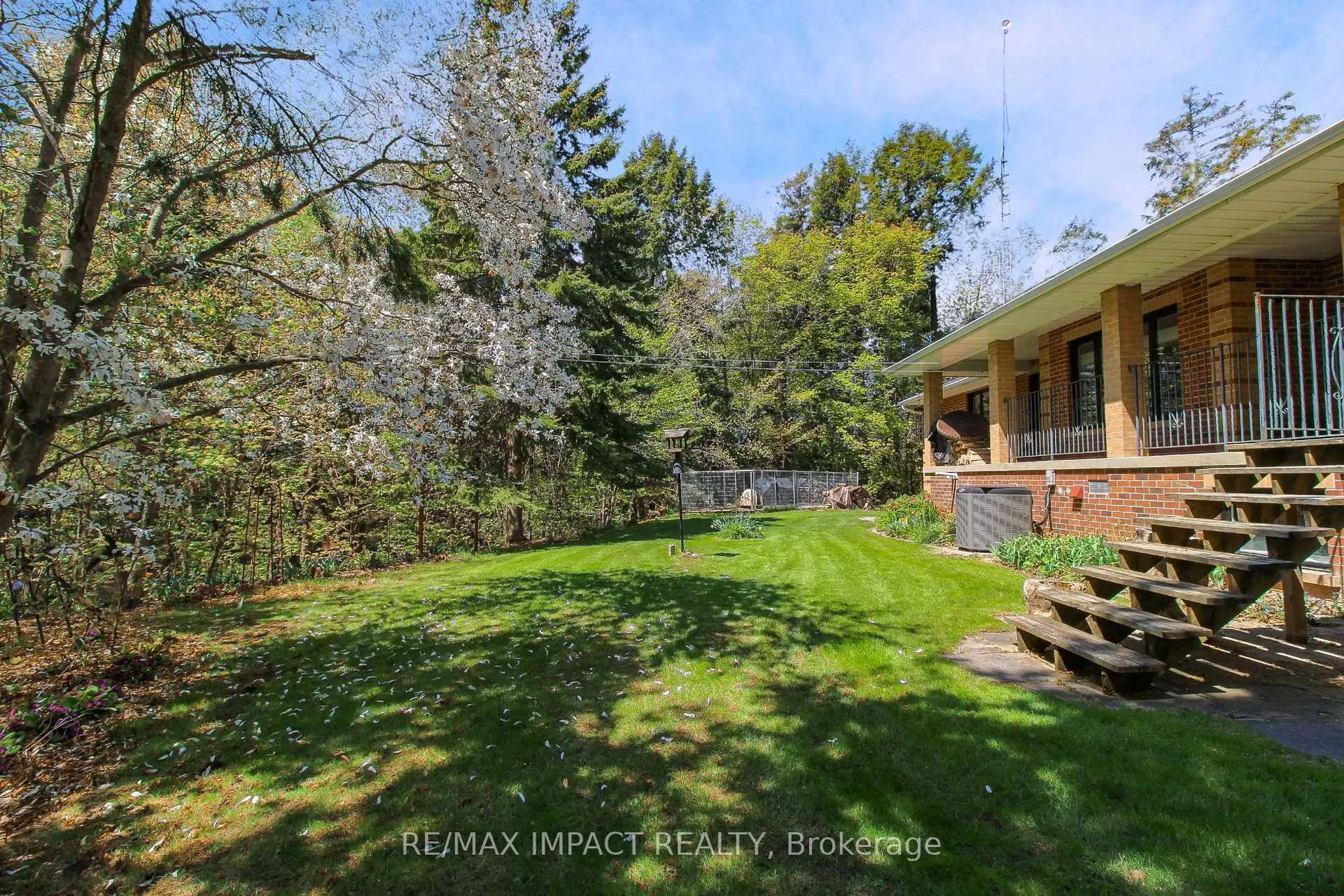 Photo 11 of 215 Raglan Road W, Oshawa, Rural Oshawa — HOMEH