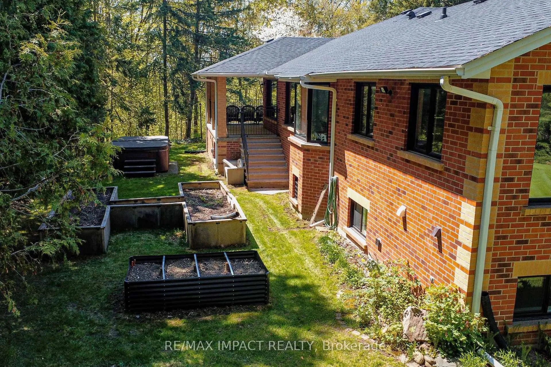 Photo 12 of 215 Raglan Road W, Oshawa, Rural Oshawa — HOMEH