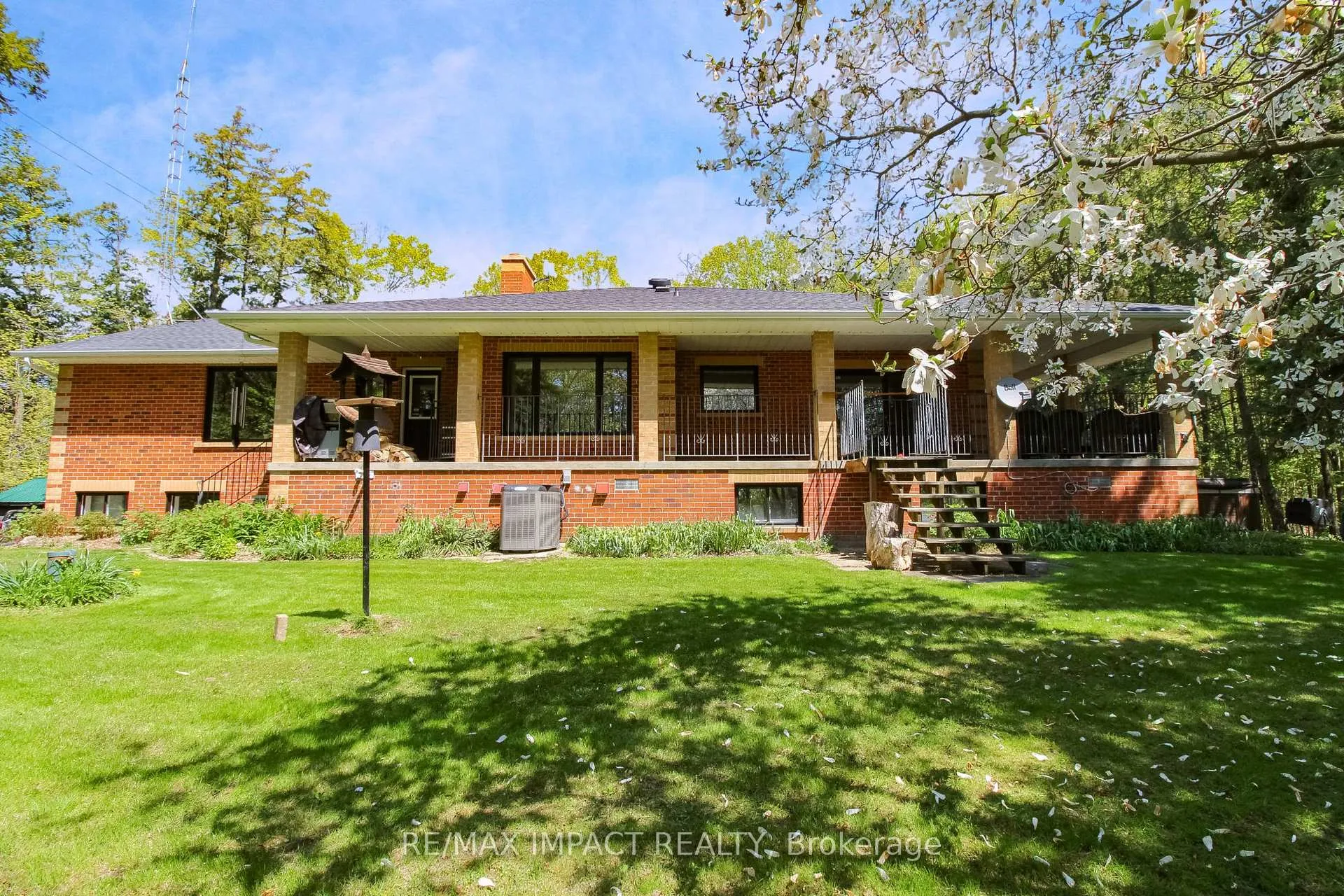 Photo 13 of 215 Raglan Road W, Oshawa, Rural Oshawa — HOMEH