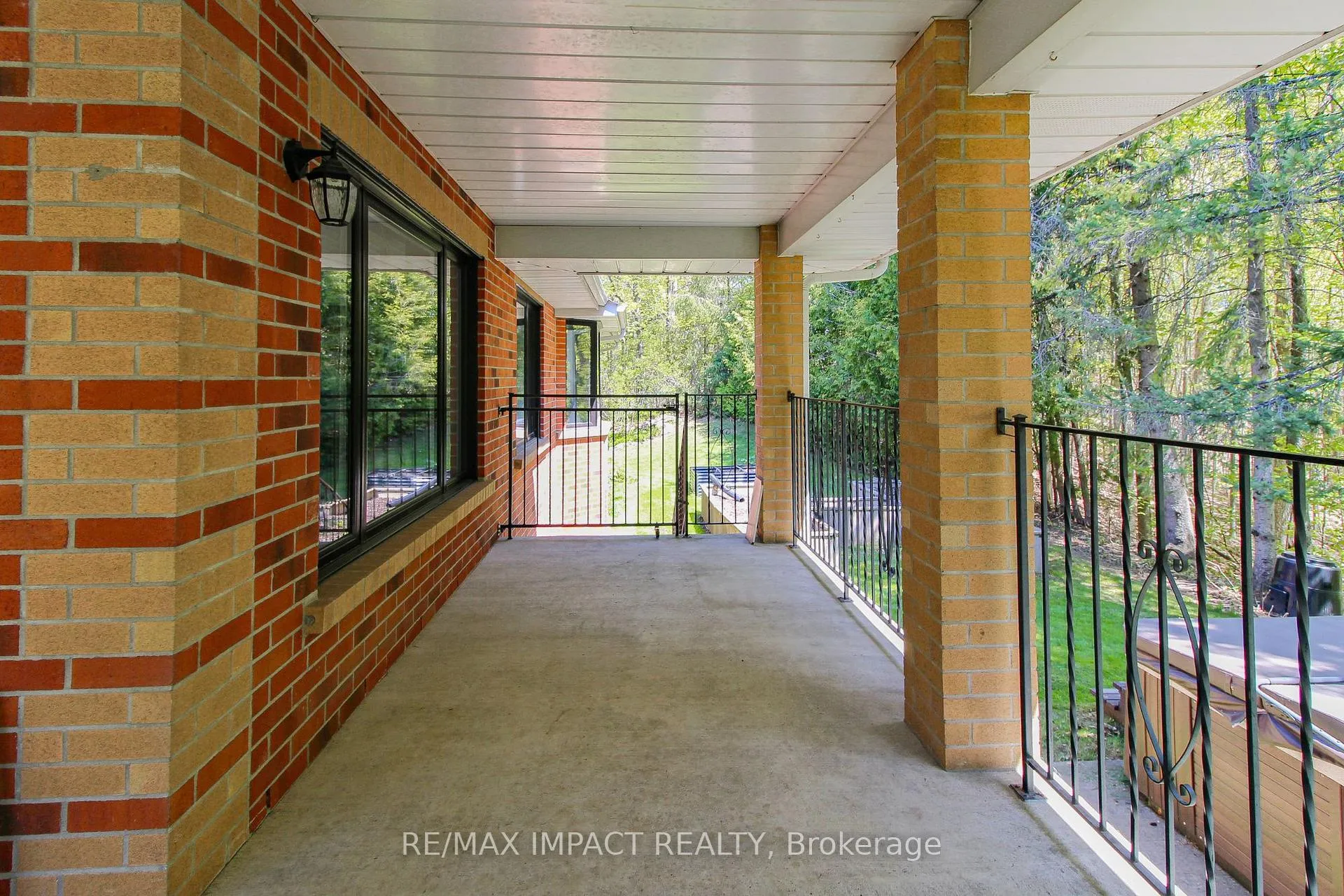Photo 15 of 215 Raglan Road W, Oshawa, Rural Oshawa — HOMEH