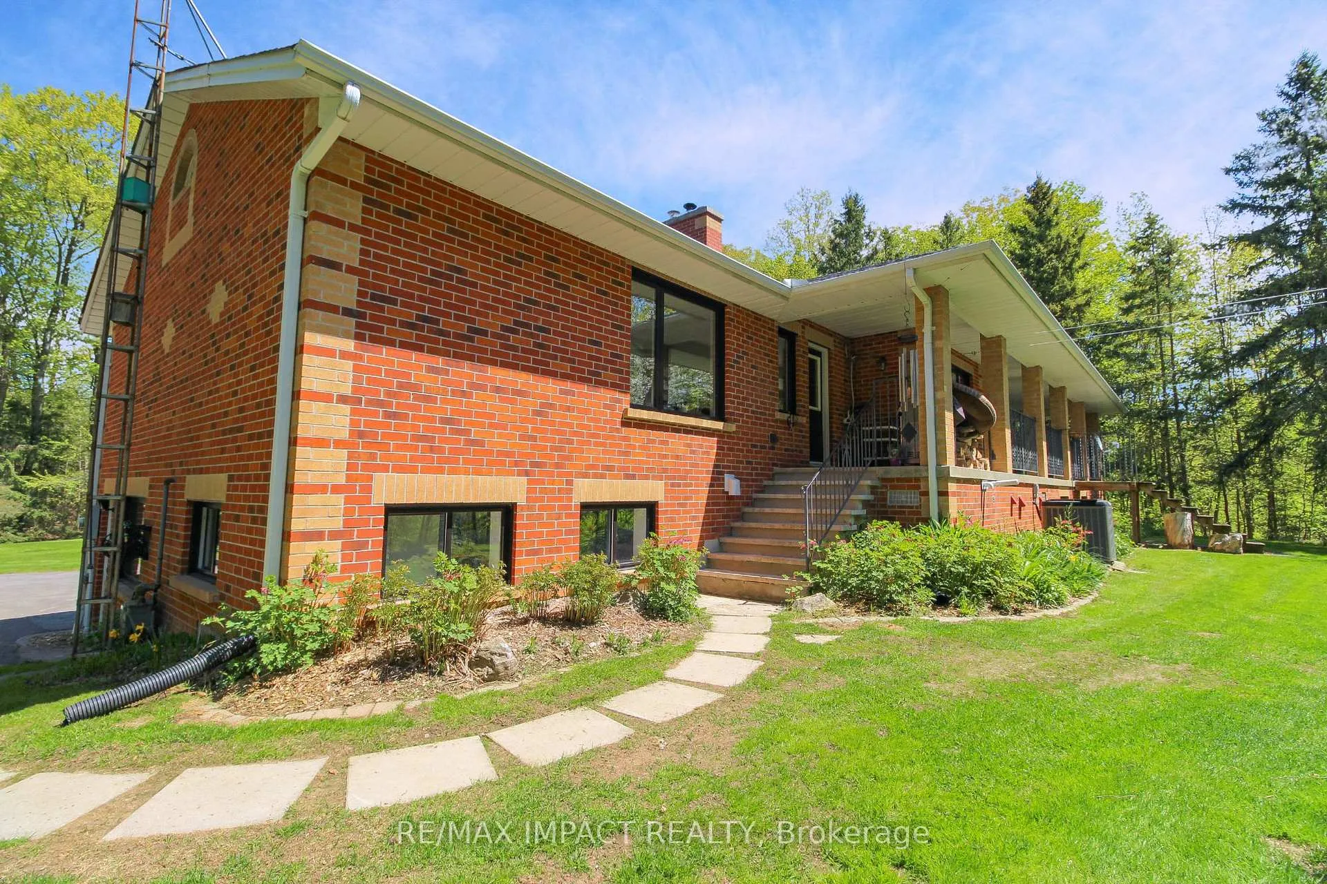 Photo 16 of 215 Raglan Road W, Oshawa, Rural Oshawa — HOMEH