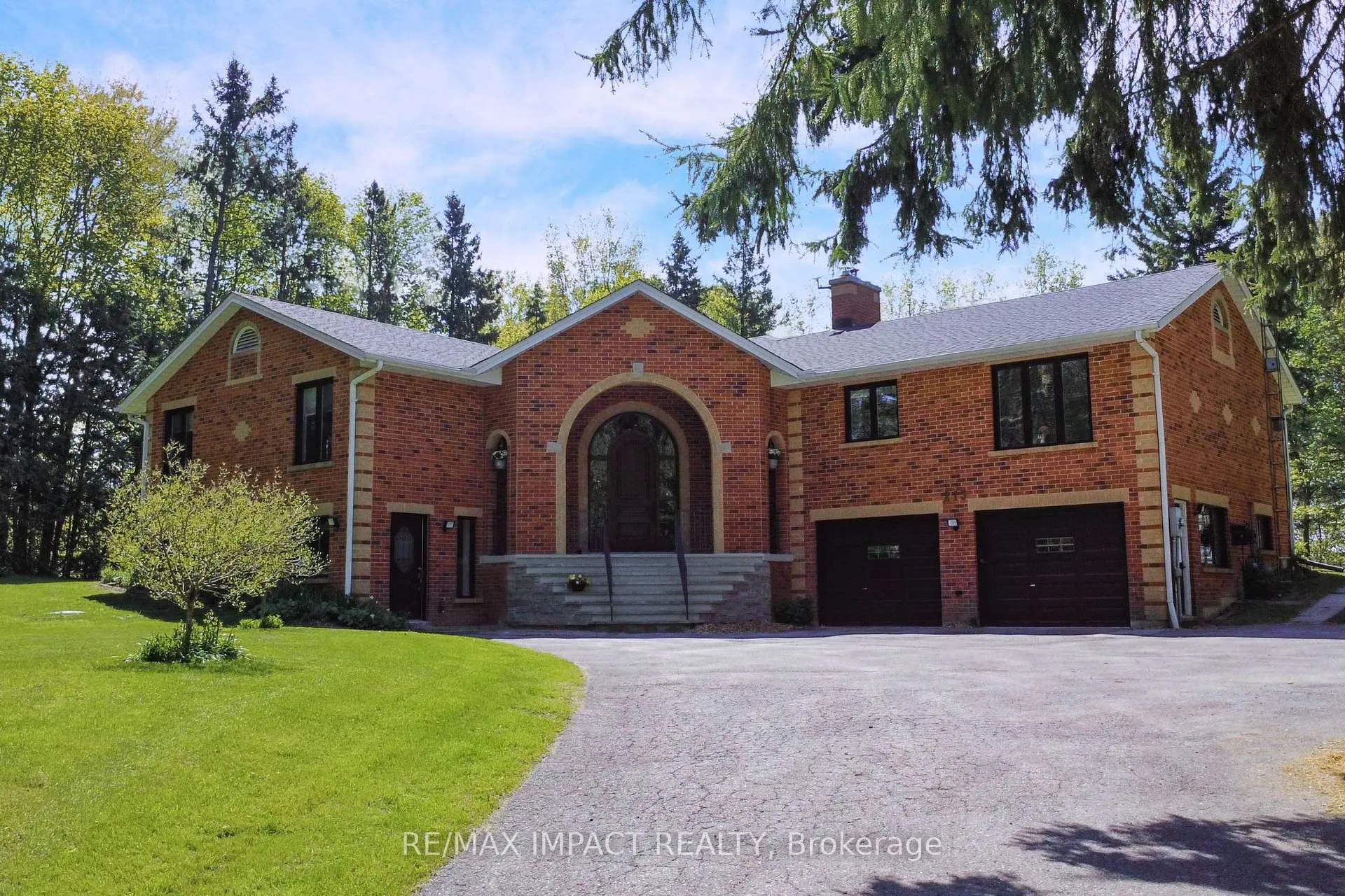 Photo 17 of 215 Raglan Road W, Oshawa, Rural Oshawa — HOMEH