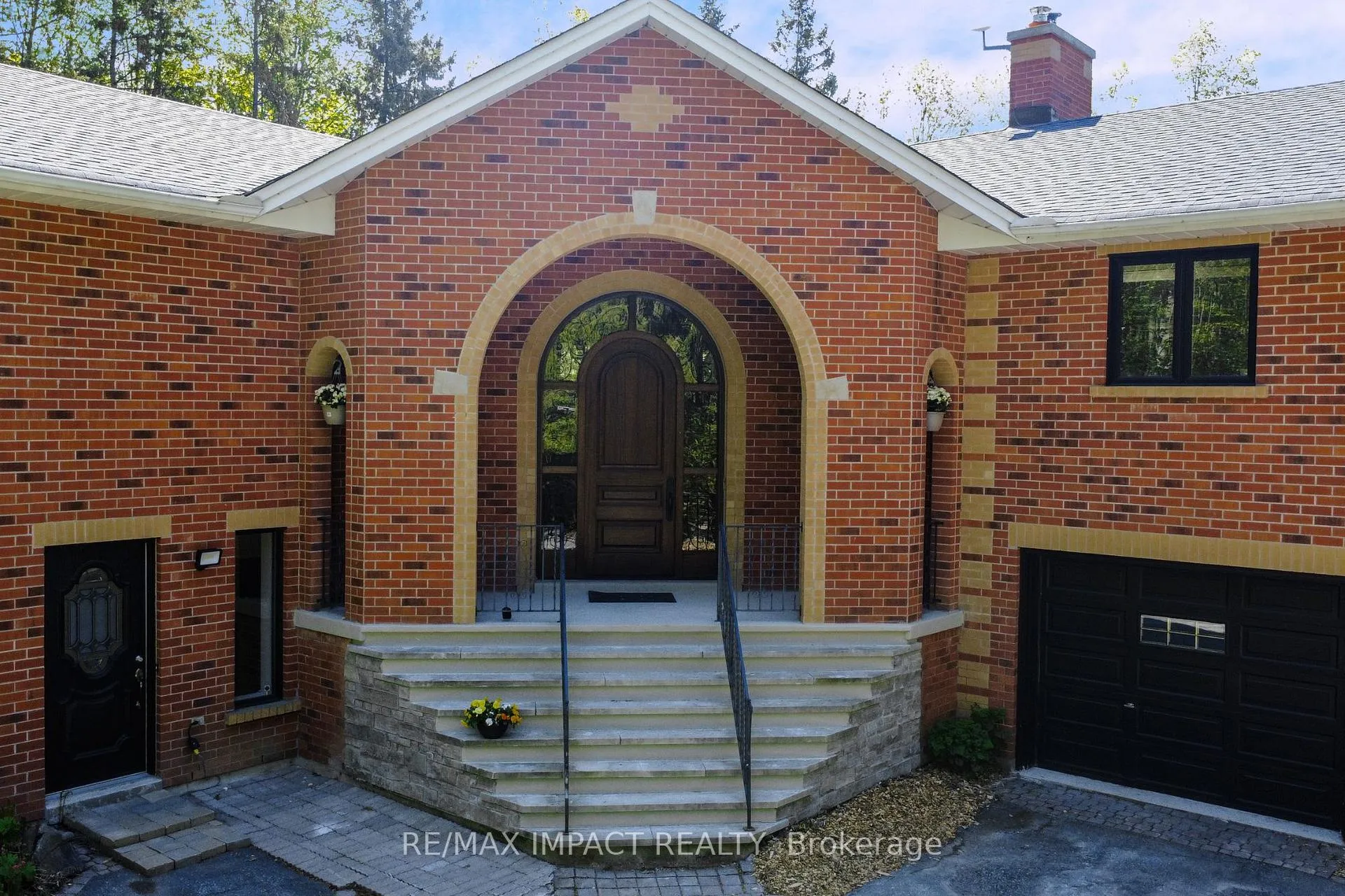 Photo 18 of 215 Raglan Road W, Oshawa, Rural Oshawa — HOMEH