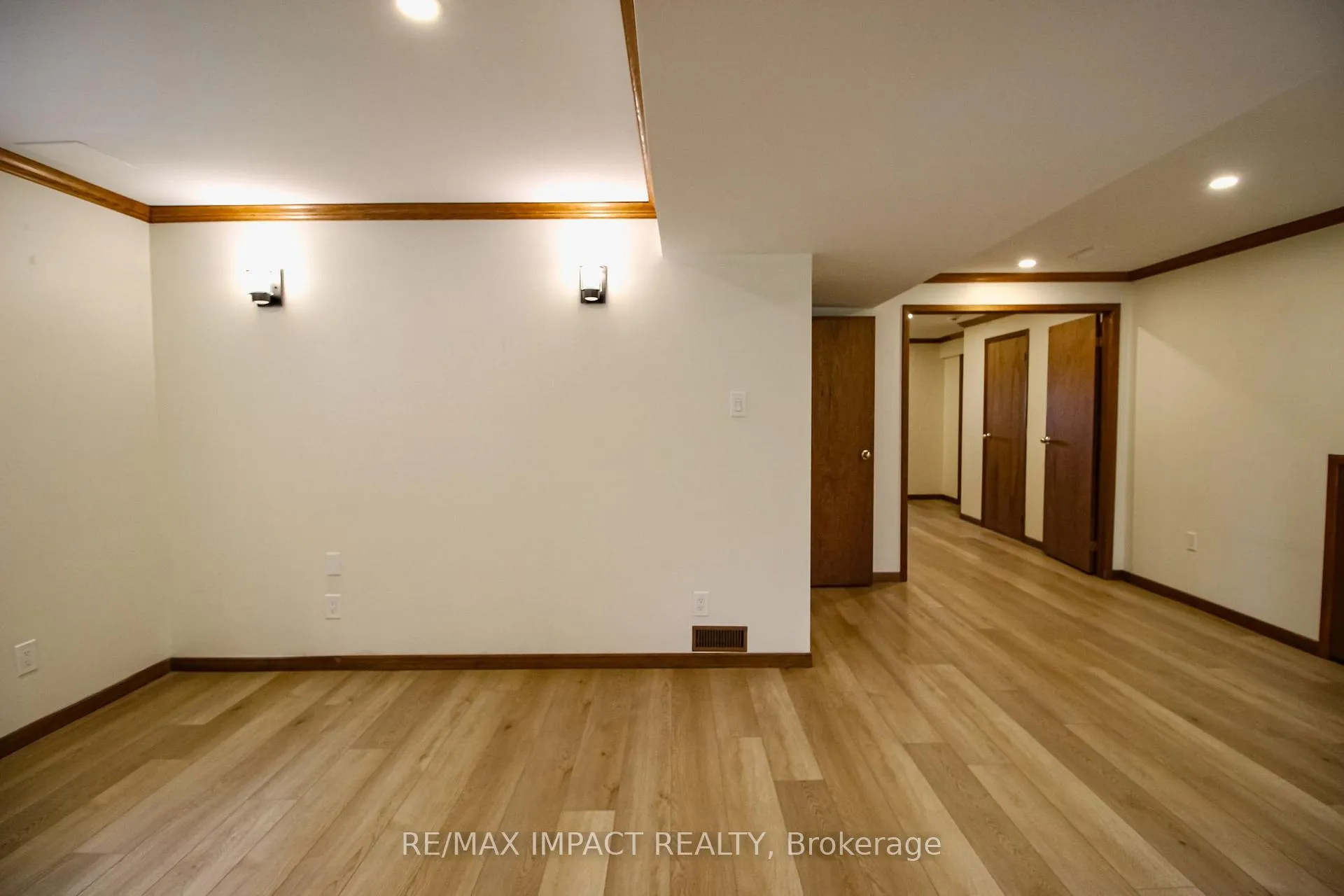 Photo 44 of 215 Raglan Road W, Oshawa, Rural Oshawa — HOMEH