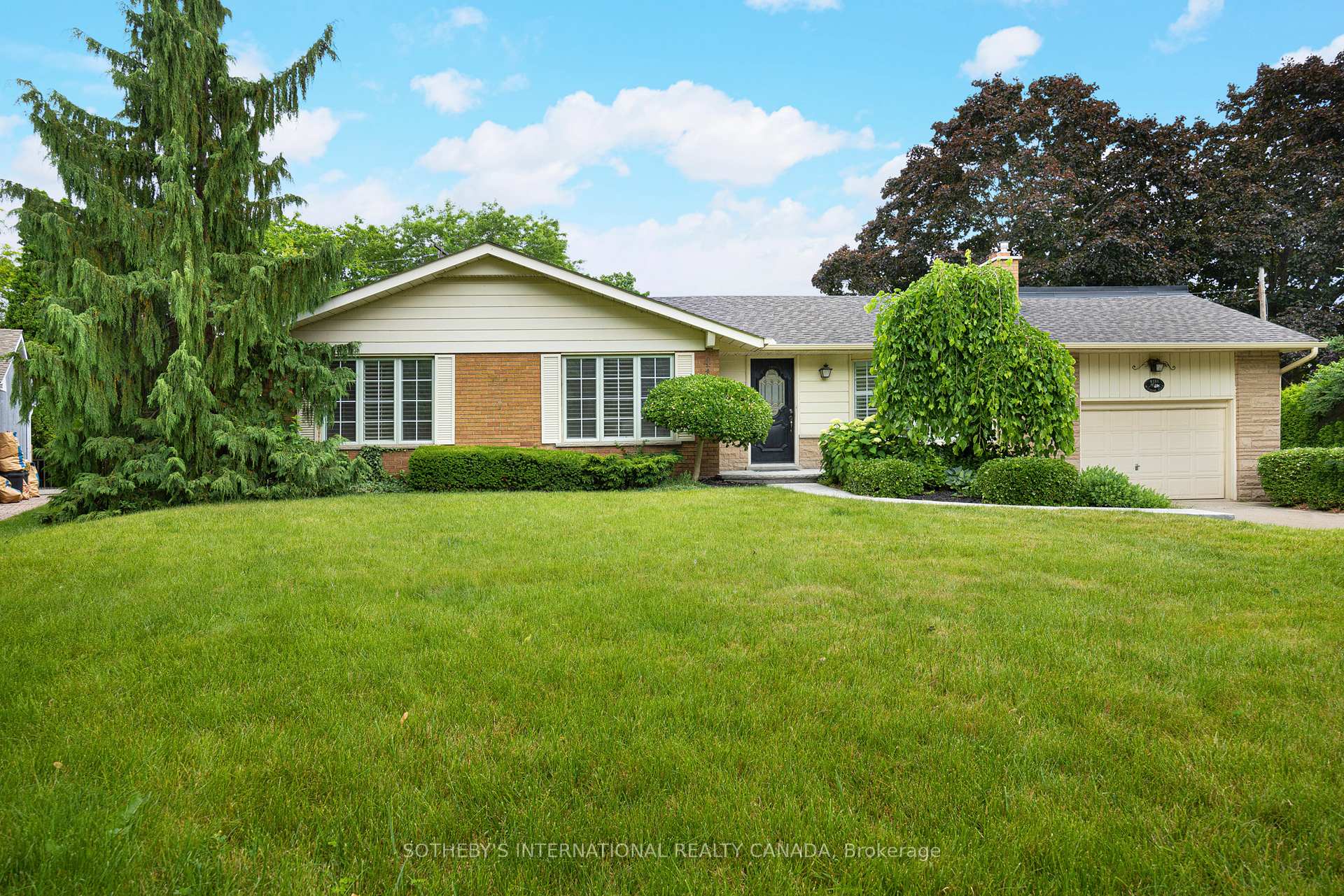 Photo 1 of 4111 McIntosh Place, Burlington, Shoreacres — HOMEH