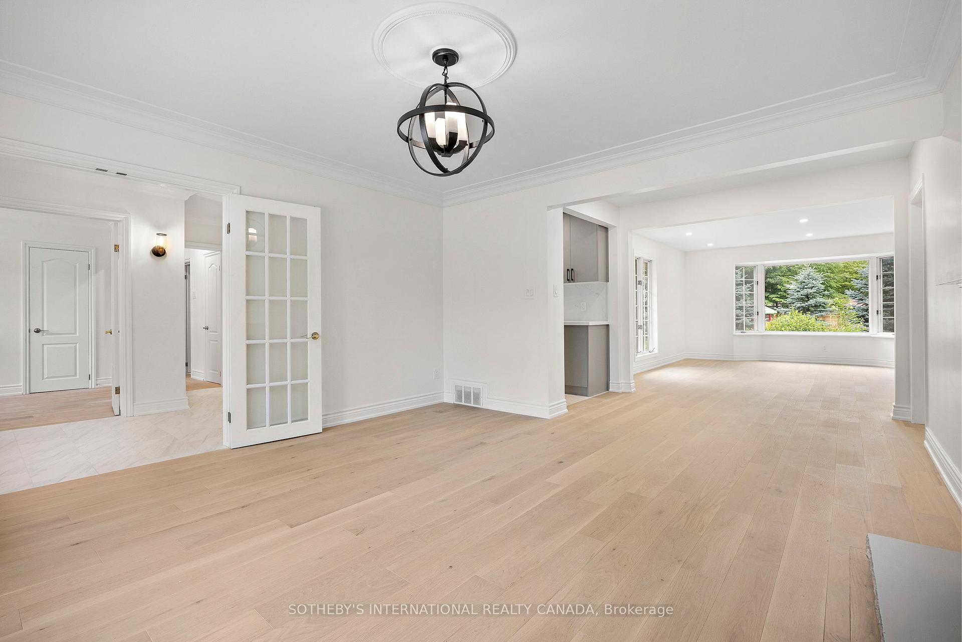 Photo 2 of 4111 McIntosh Place, Burlington, Shoreacres — HOMEH