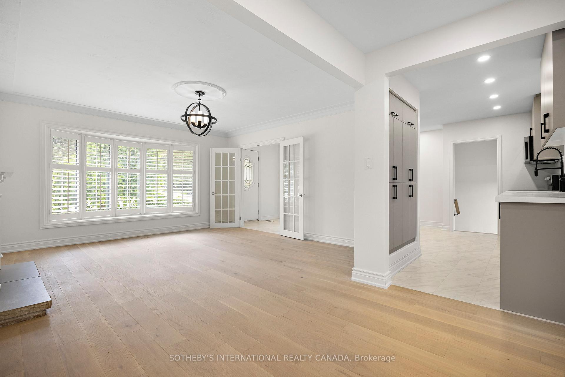 Photo 3 of 4111 McIntosh Place, Burlington, Shoreacres — HOMEH