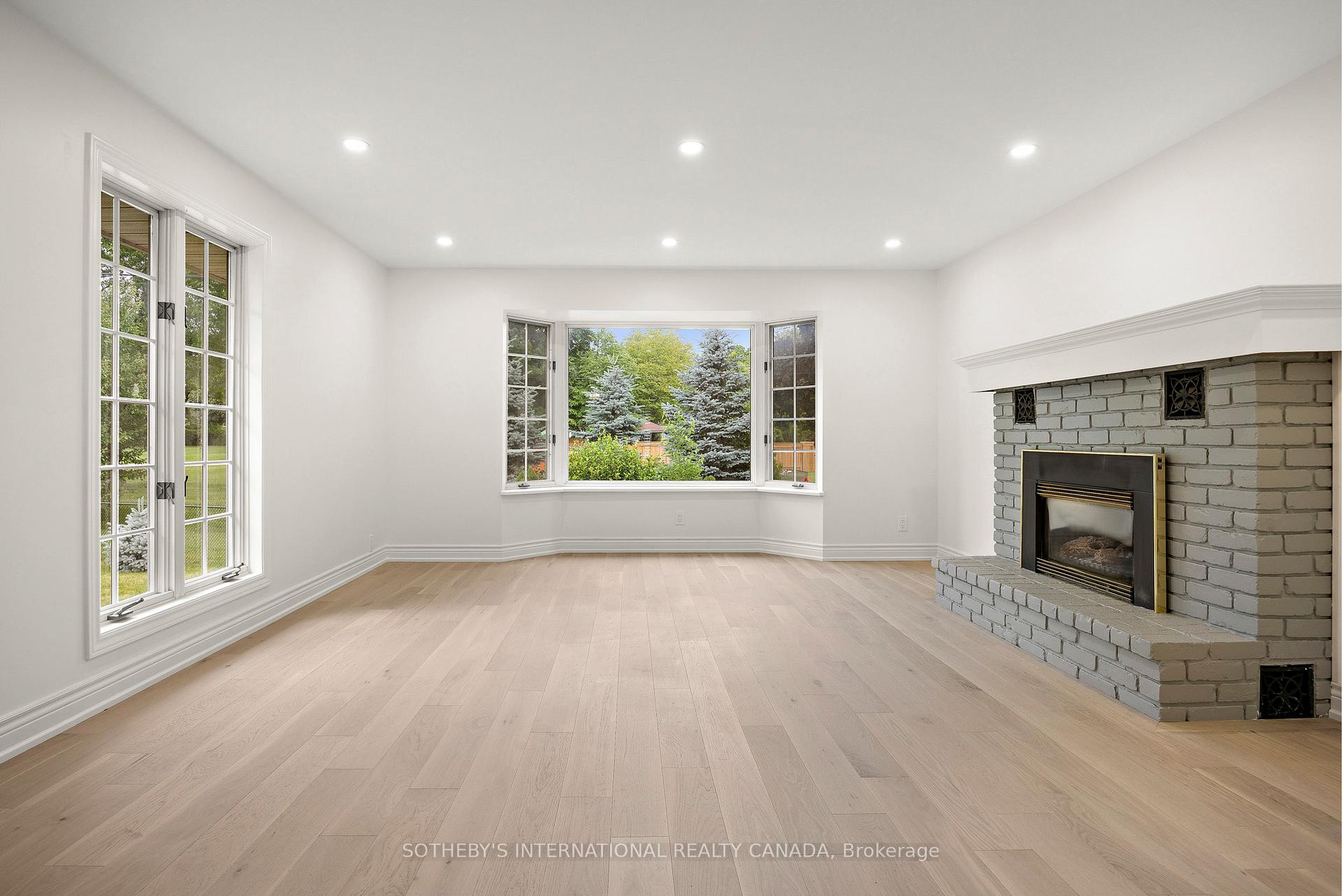 Photo 4 of 4111 McIntosh Place, Burlington, Shoreacres — HOMEH