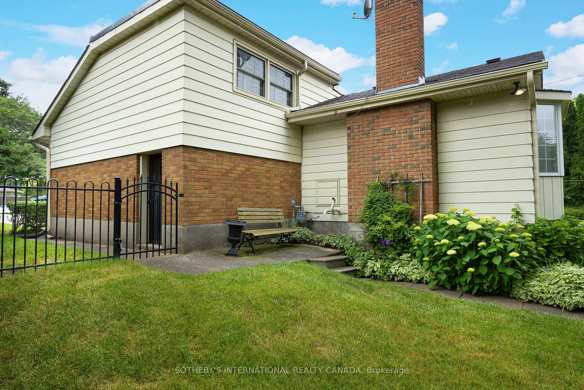 Photo 21 of 4111 McIntosh Place, Burlington, Shoreacres — HOMEH