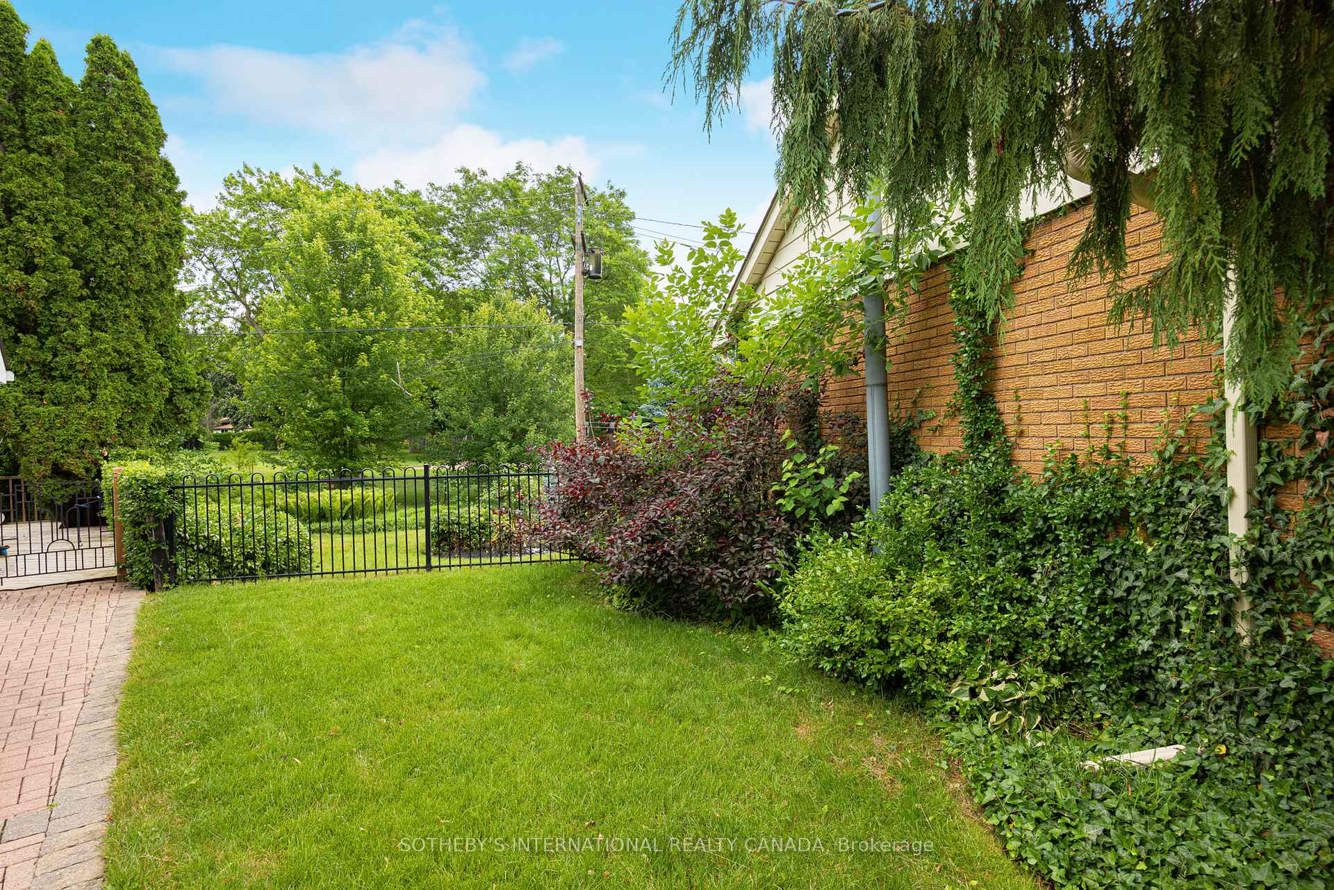 Photo 24 of 4111 McIntosh Place, Burlington, Shoreacres — HOMEH