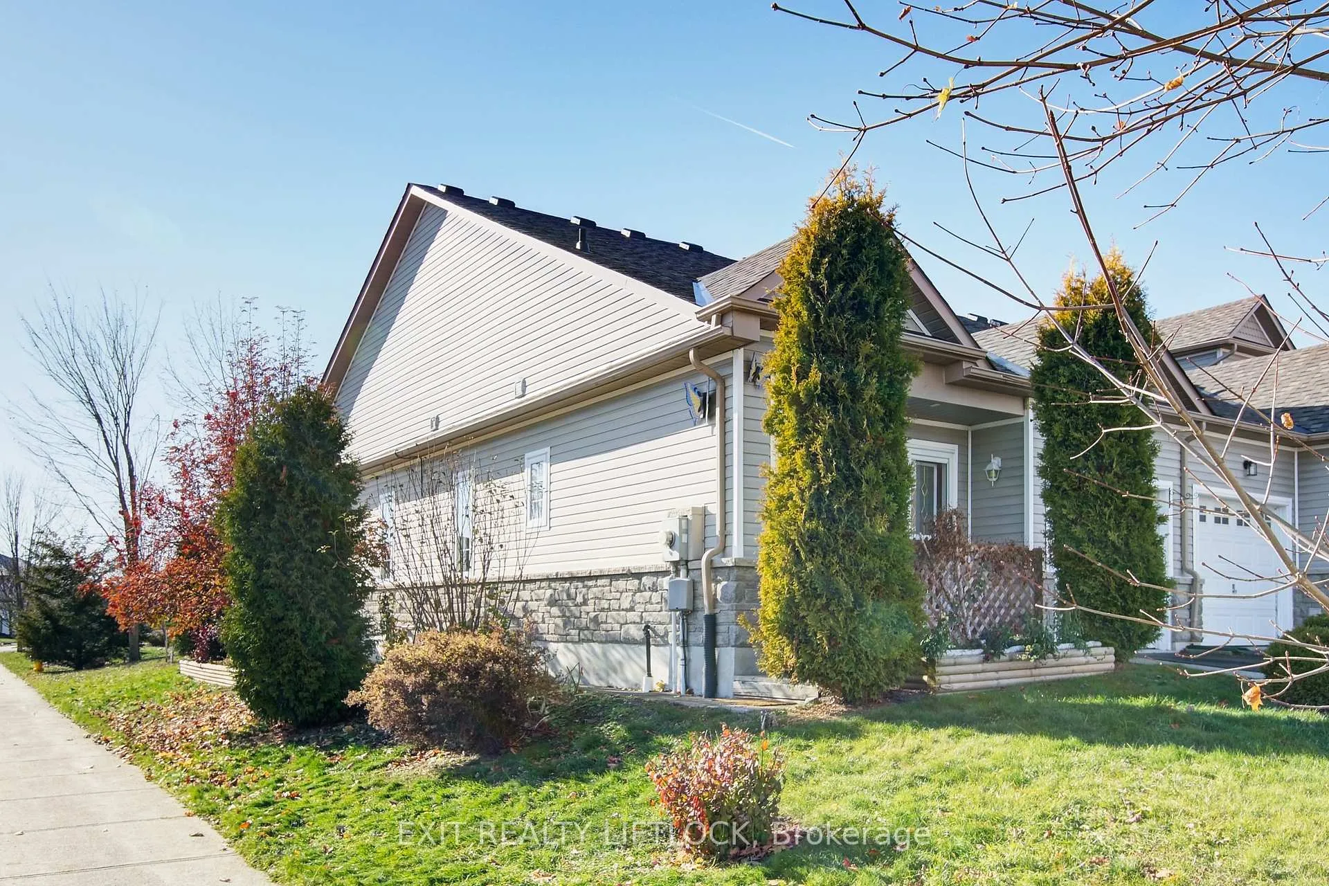 Photo 2 of 569 Garbutt Terrace, Peterborough, Northcrest Ward 5 — HOMEH