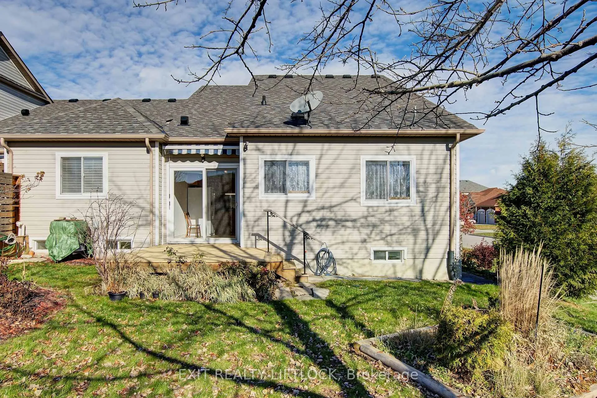 Photo 3 of 569 Garbutt Terrace, Peterborough, Northcrest Ward 5 — HOMEH