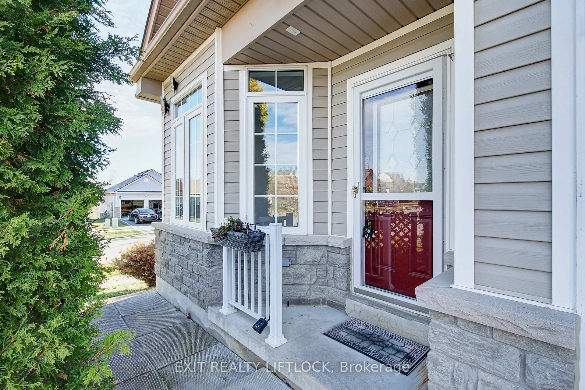 Photo 5 of 569 Garbutt Terrace, Peterborough, Northcrest Ward 5 — HOMEH