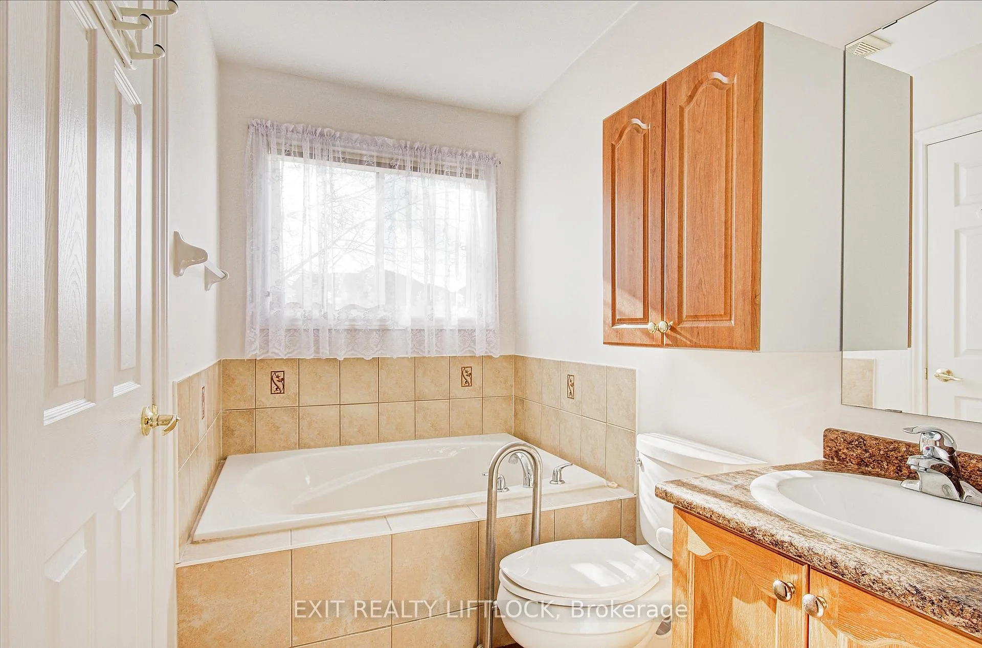 Photo 15 of 569 Garbutt Terrace, Peterborough, Northcrest Ward 5 — HOMEH