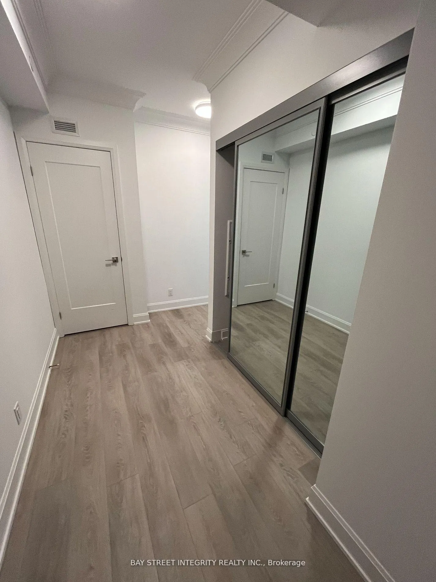 Photo 2 of Unit 1607, 8 Water Walk Drive, Markham, Unionville — HOMEH