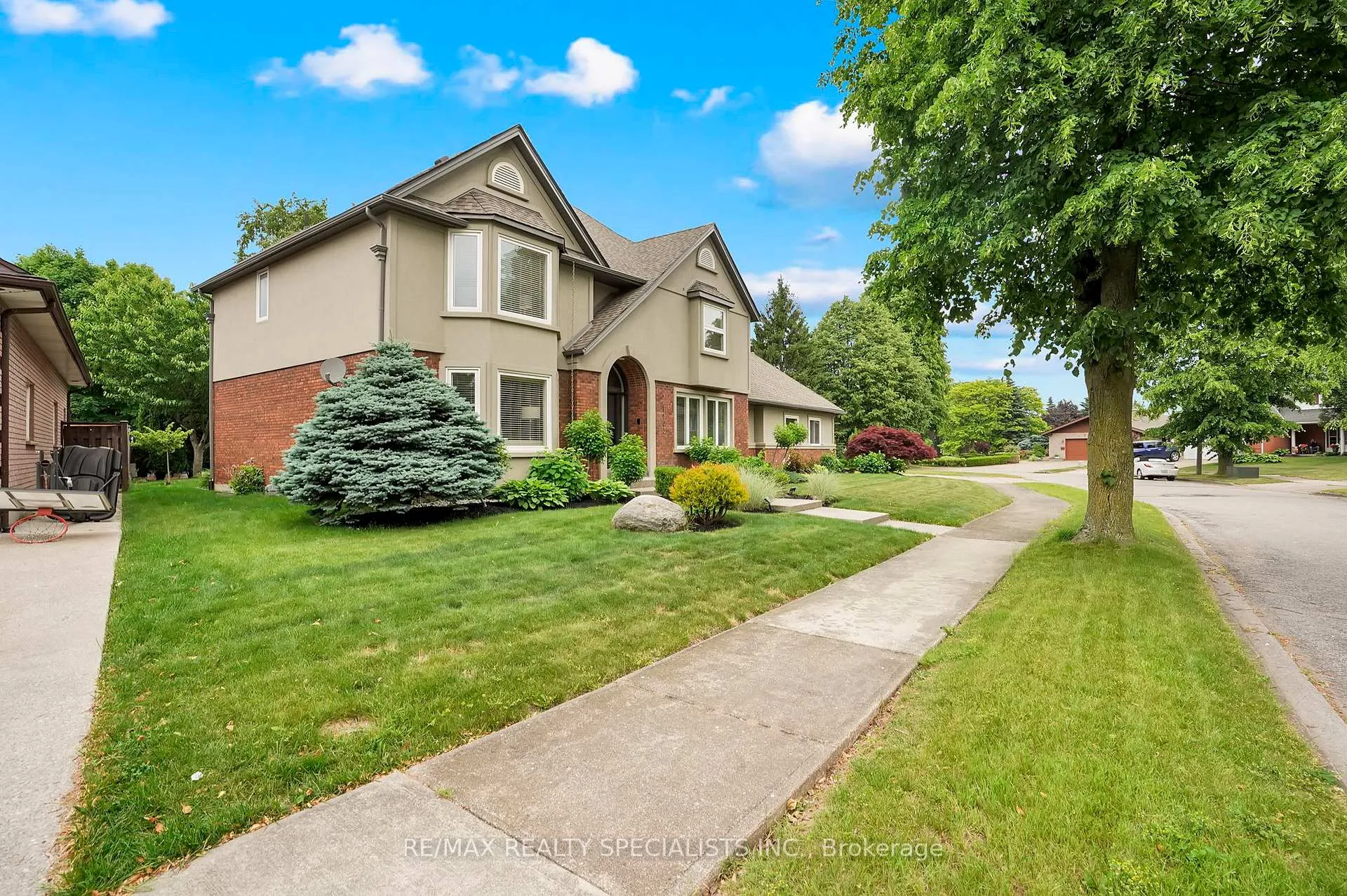 Photo 2 of 7103 Burbank Crescent, Niagara Falls, Morrison — HOMEH