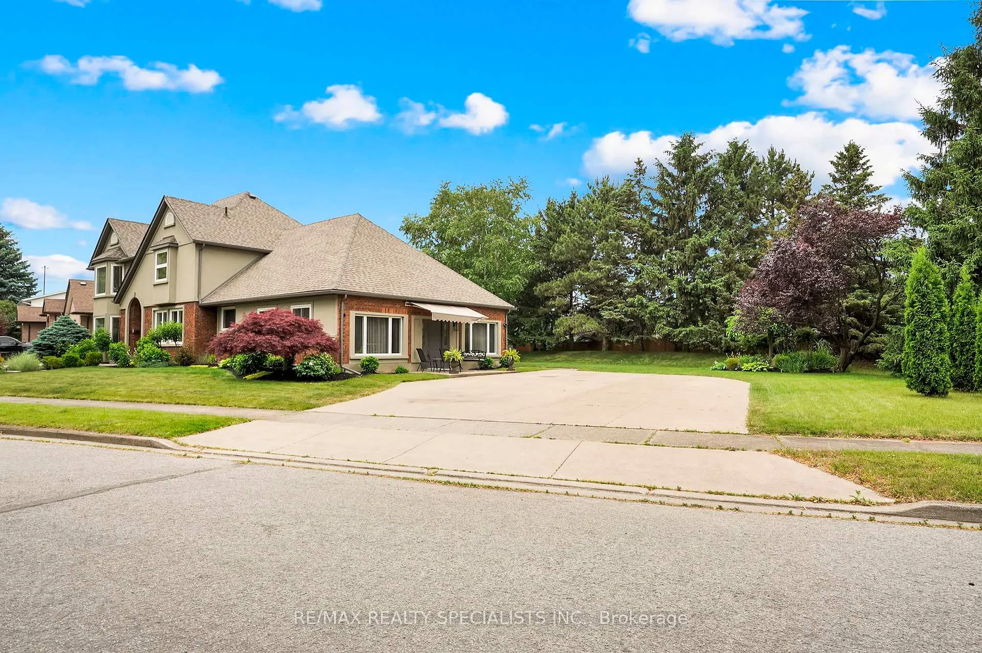 Photo 4 of 7103 Burbank Crescent, Niagara Falls, Morrison — HOMEH