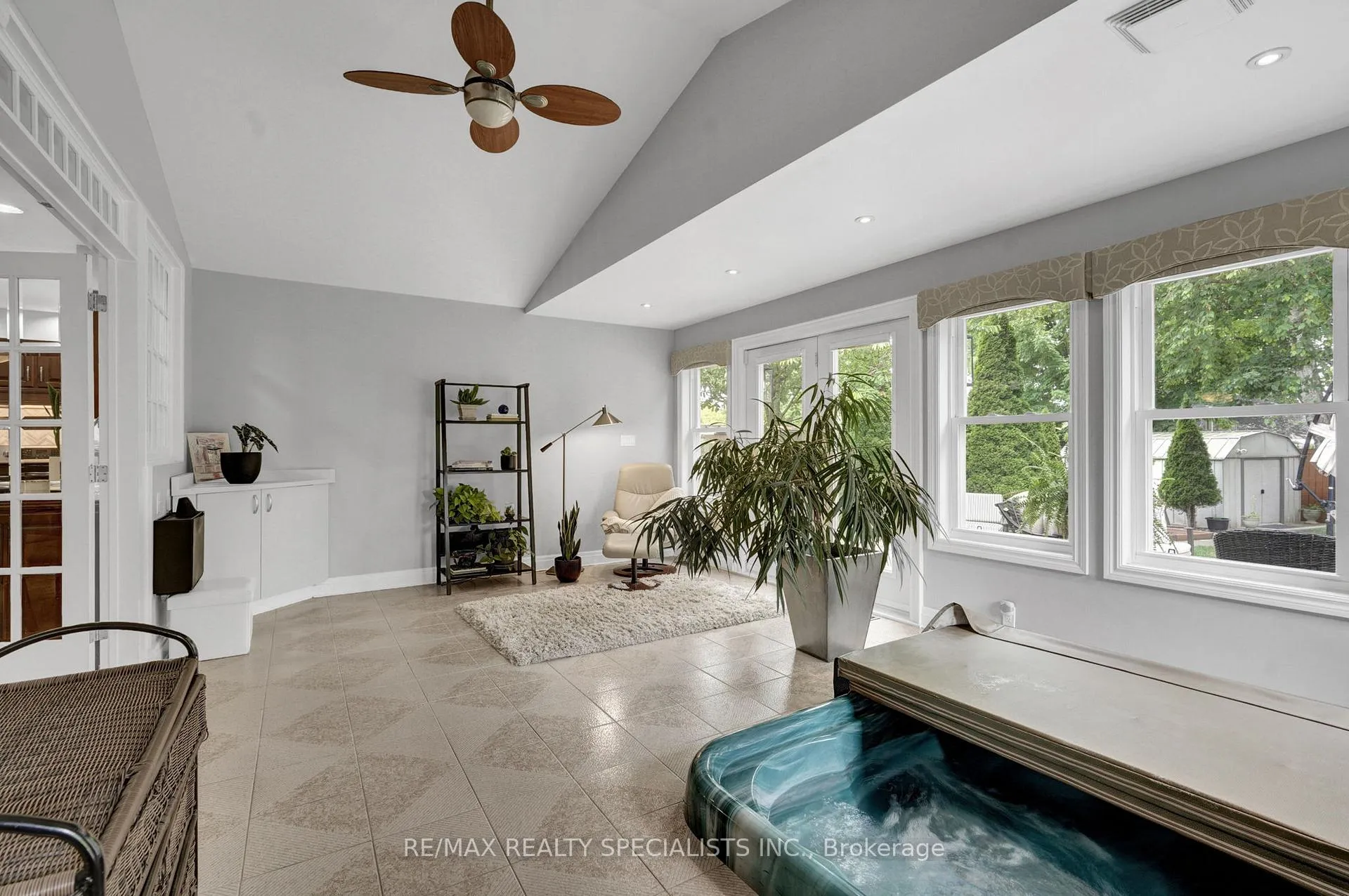 Photo 6 of 7103 Burbank Crescent, Niagara Falls, Morrison — HOMEH