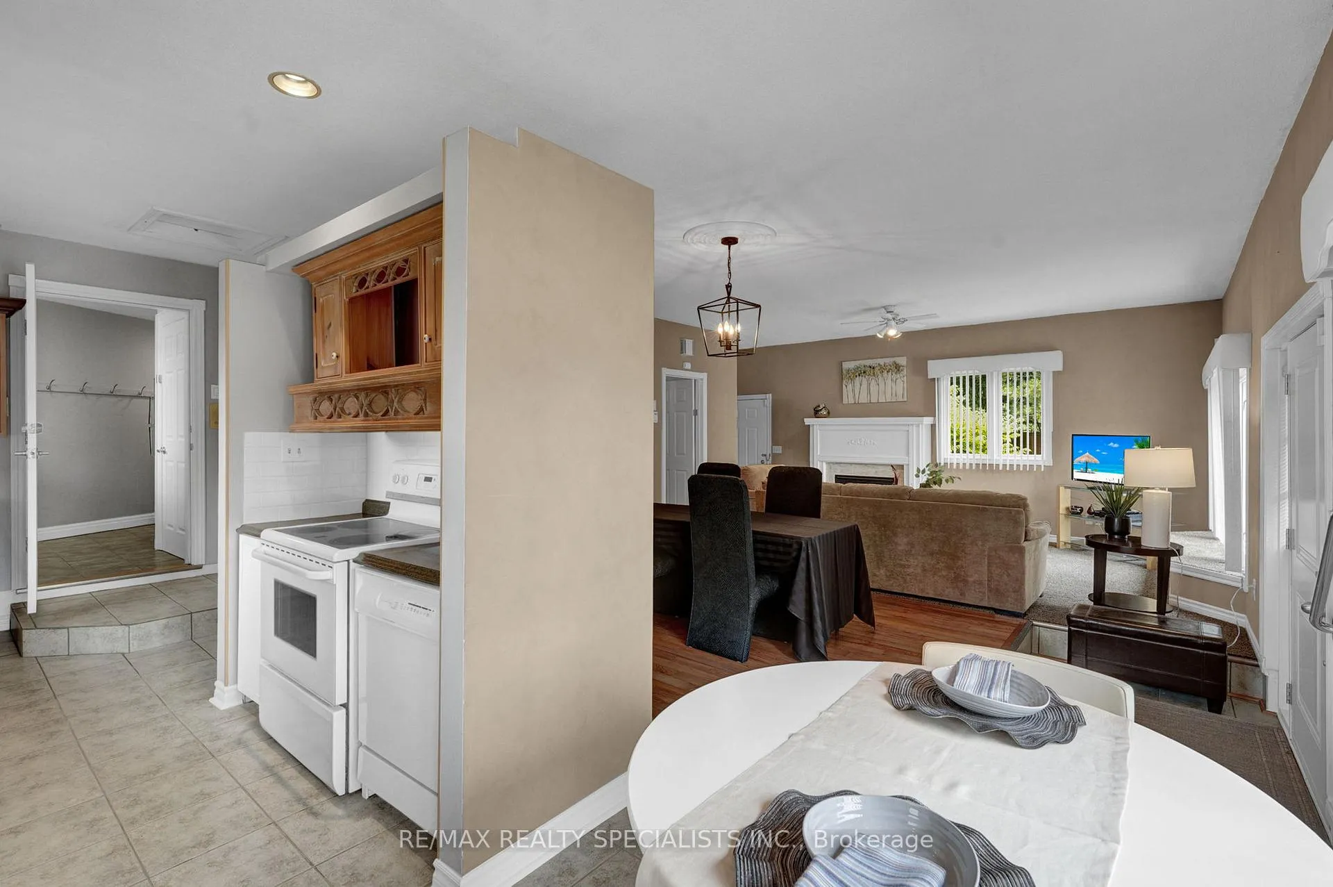 Photo 9 of 7103 Burbank Crescent, Niagara Falls, Morrison — HOMEH