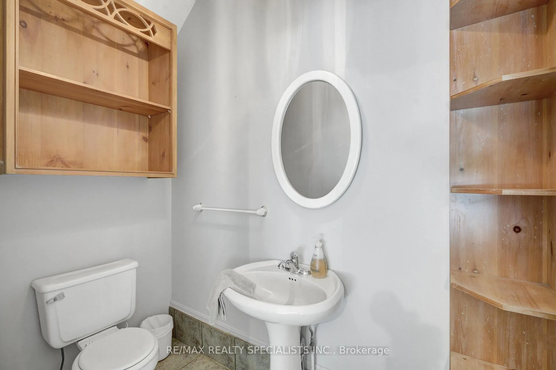 Photo 18 of 7103 Burbank Crescent, Niagara Falls, Morrison — HOMEH