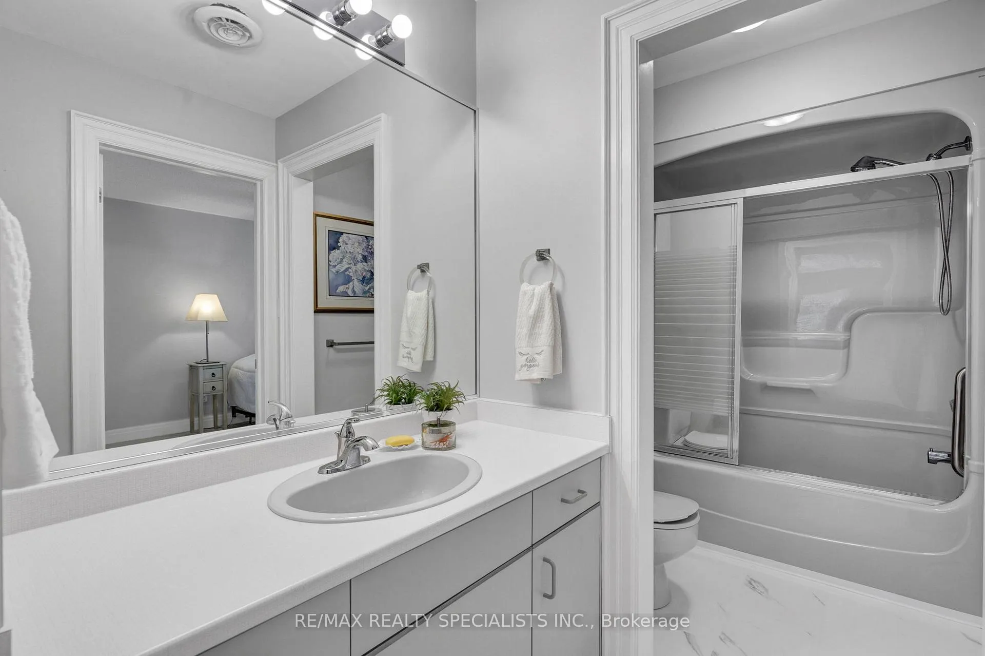 Photo 28 of 7103 Burbank Crescent, Niagara Falls, Morrison — HOMEH