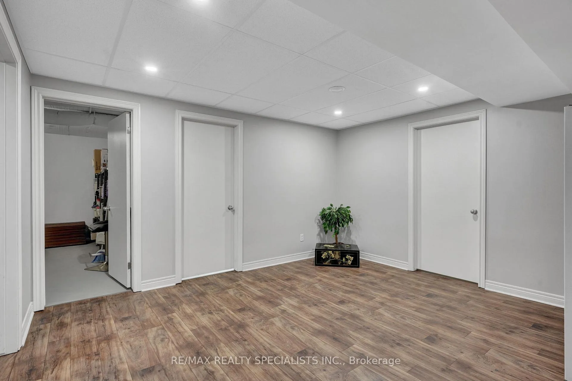 Photo 37 of 7103 Burbank Crescent, Niagara Falls, Morrison — HOMEH