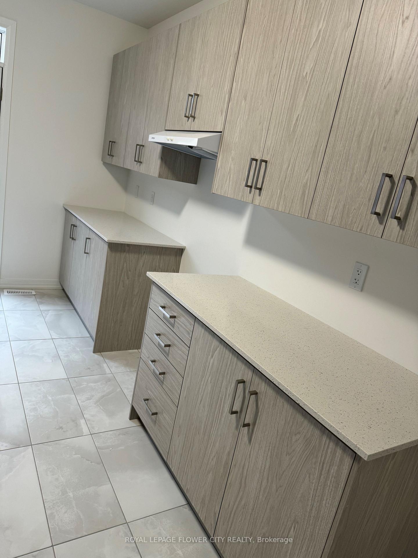 Photo 4 of 16 Spiers Road, Ajax, South East — HOMEH