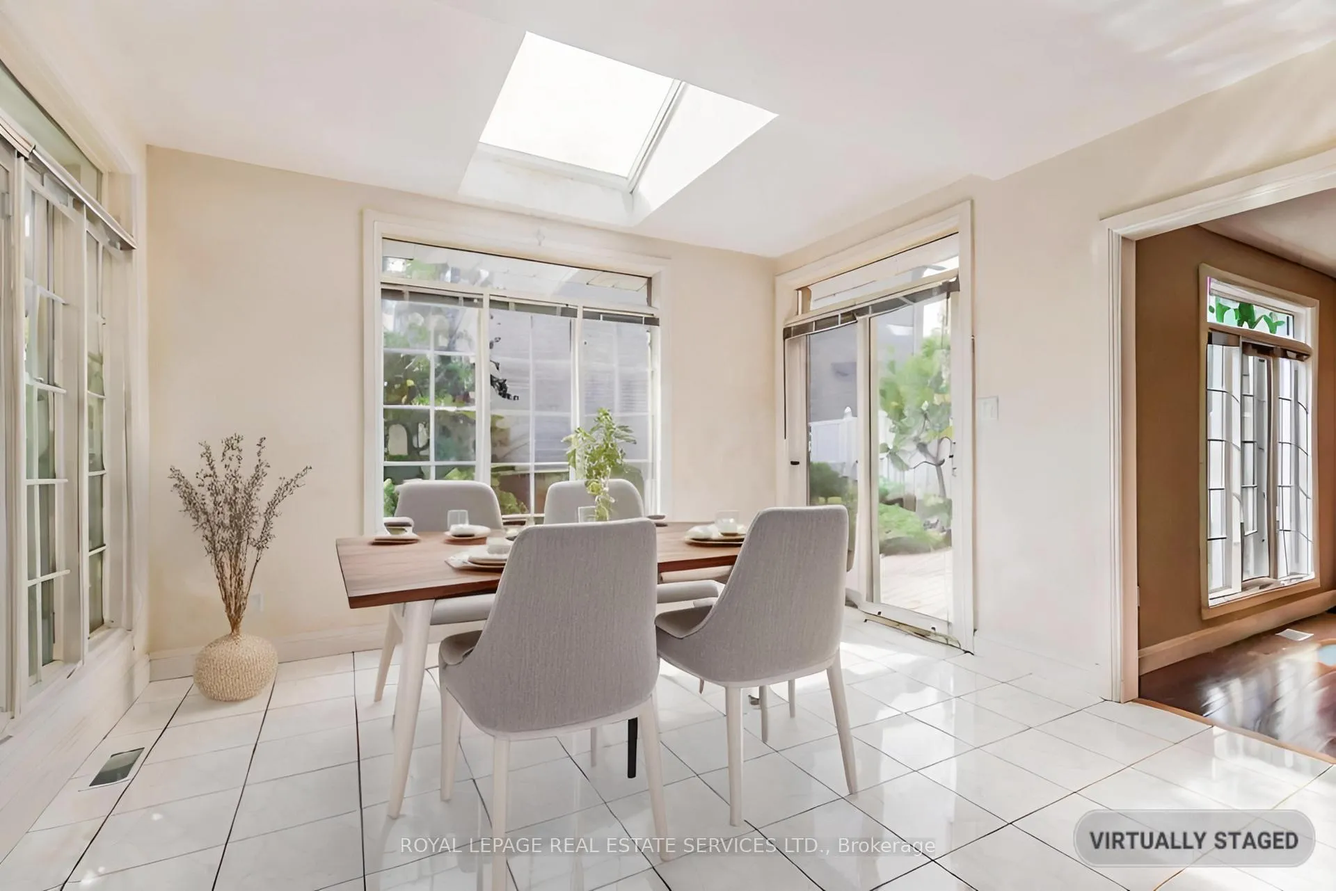 Photo 10 of 57 Orr Crescent, Hamilton, Stoney Creek — HOMEH