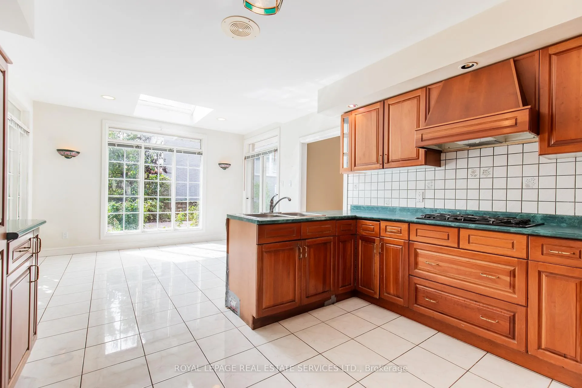 Photo 13 of 57 Orr Crescent, Hamilton, Stoney Creek — HOMEH