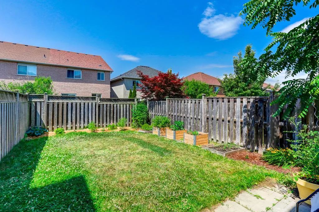 Photo 5 of 28 Charles Sturdy Road, Markham, Berczy — HOMEH