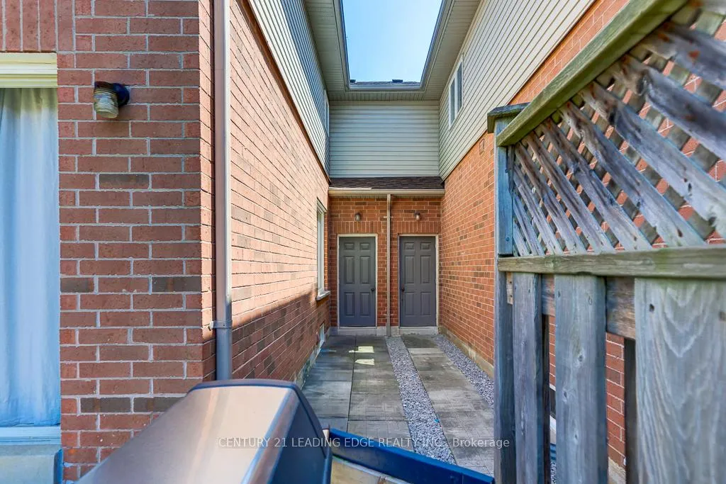 Photo 9 of 28 Charles Sturdy Road, Markham, Berczy — HOMEH